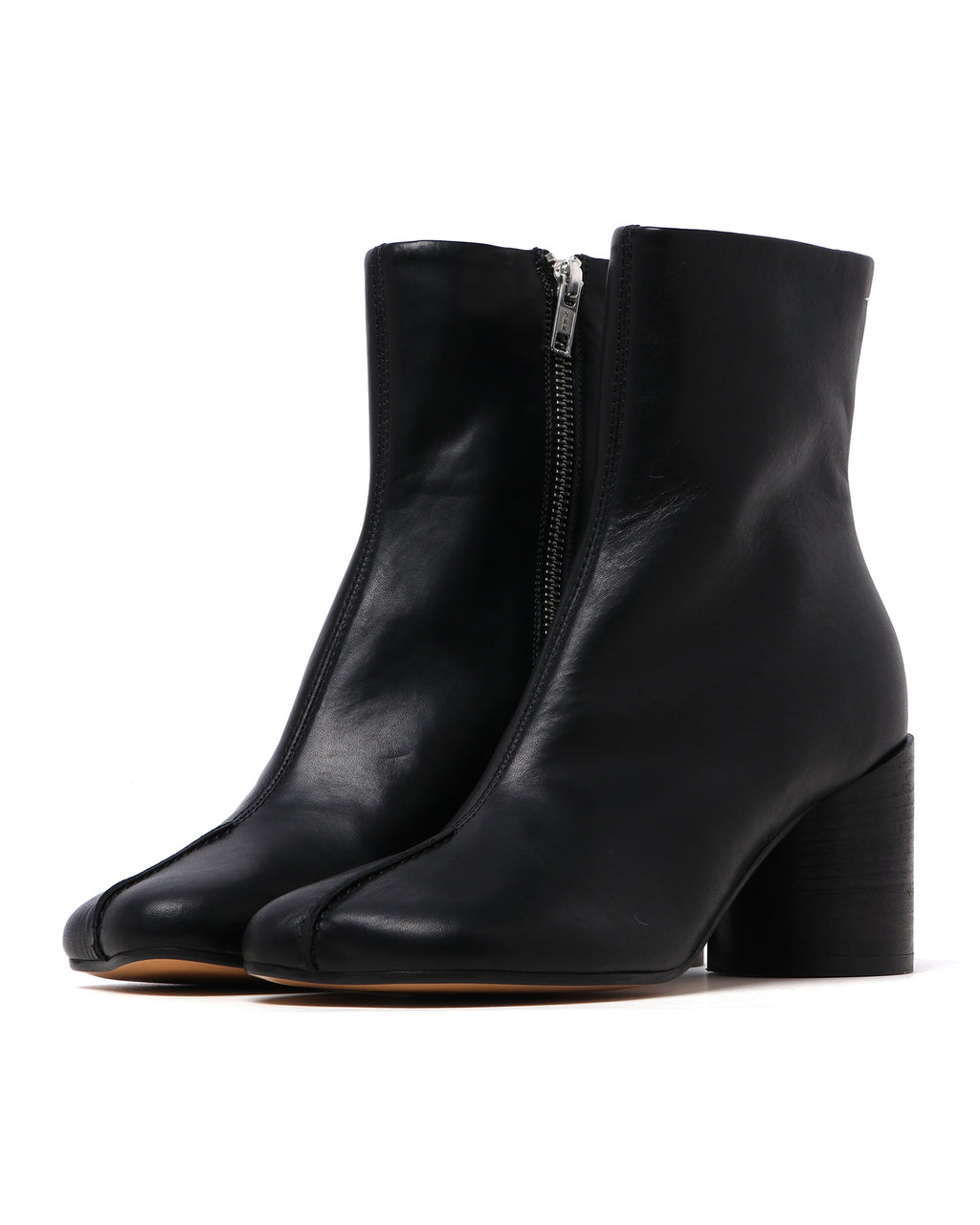 Anatomic ankle boots