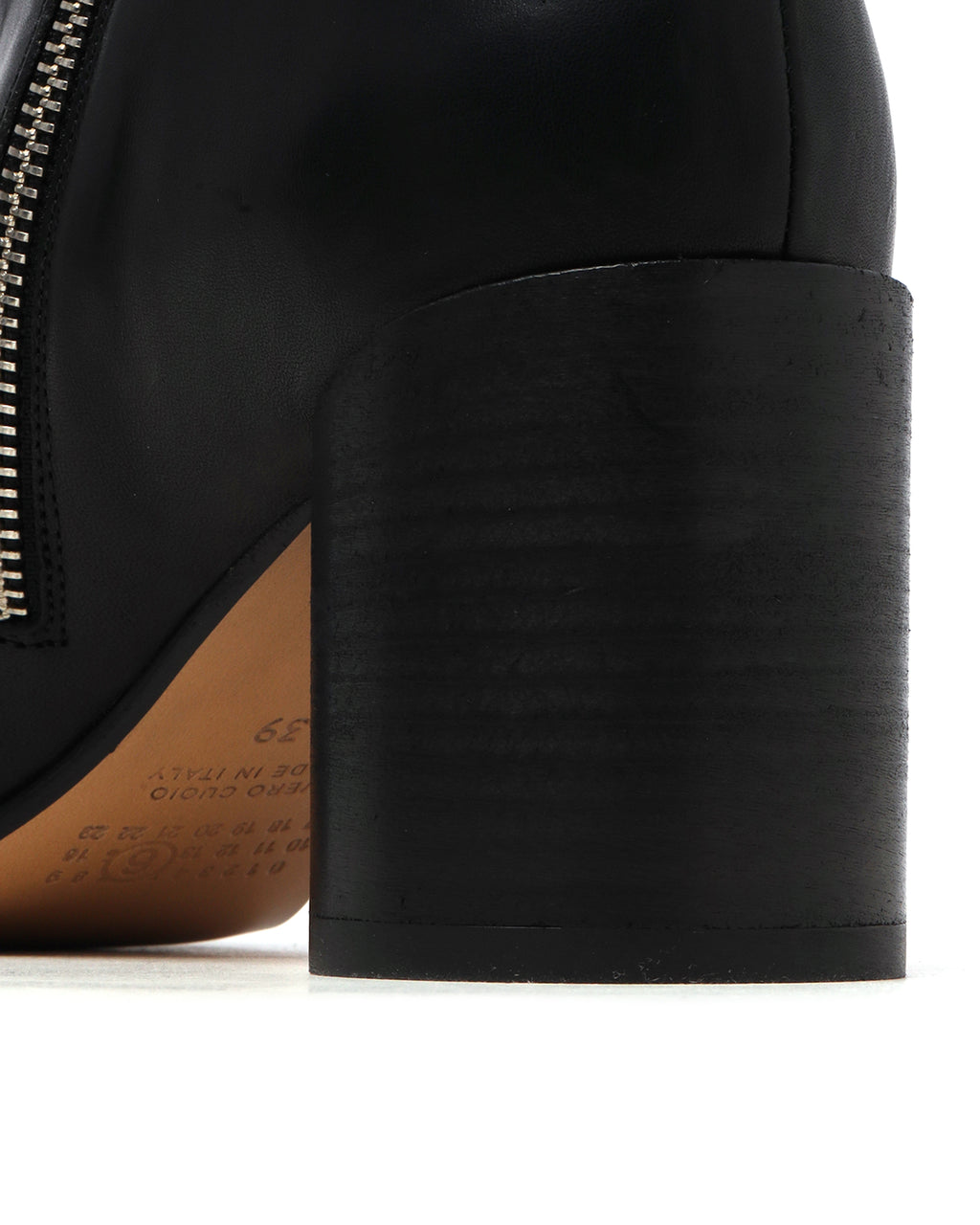 Anatomic ankle boots