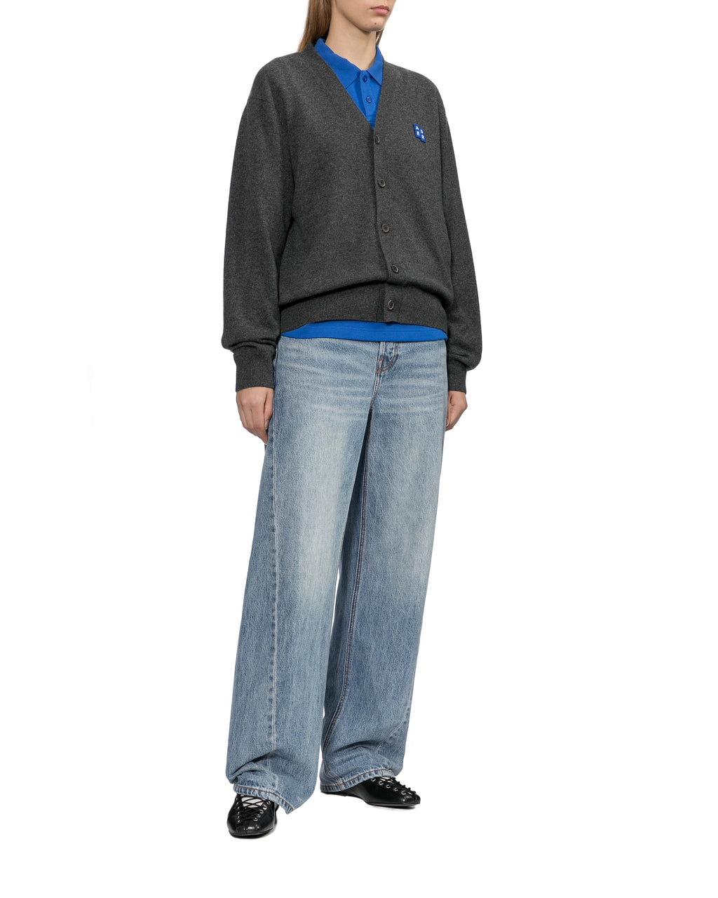 Significant V-neck buttoned cardigan