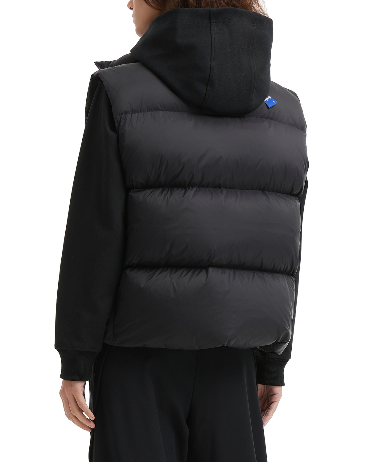Significant tag puffer vest 01