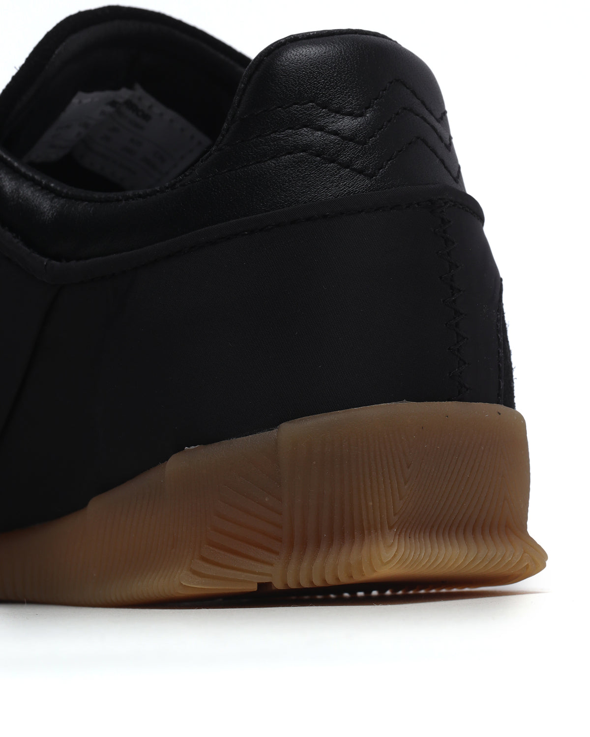 Skid sneakers