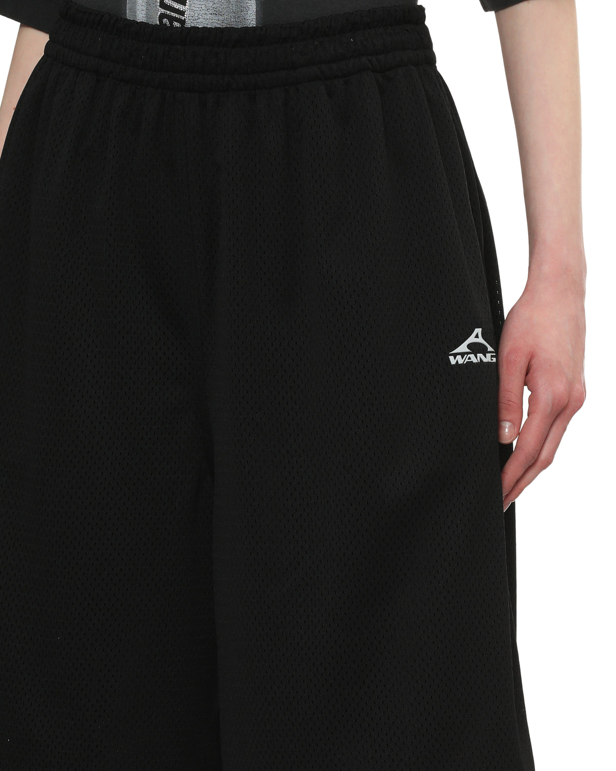 Athletic mesh logo basketball shorts