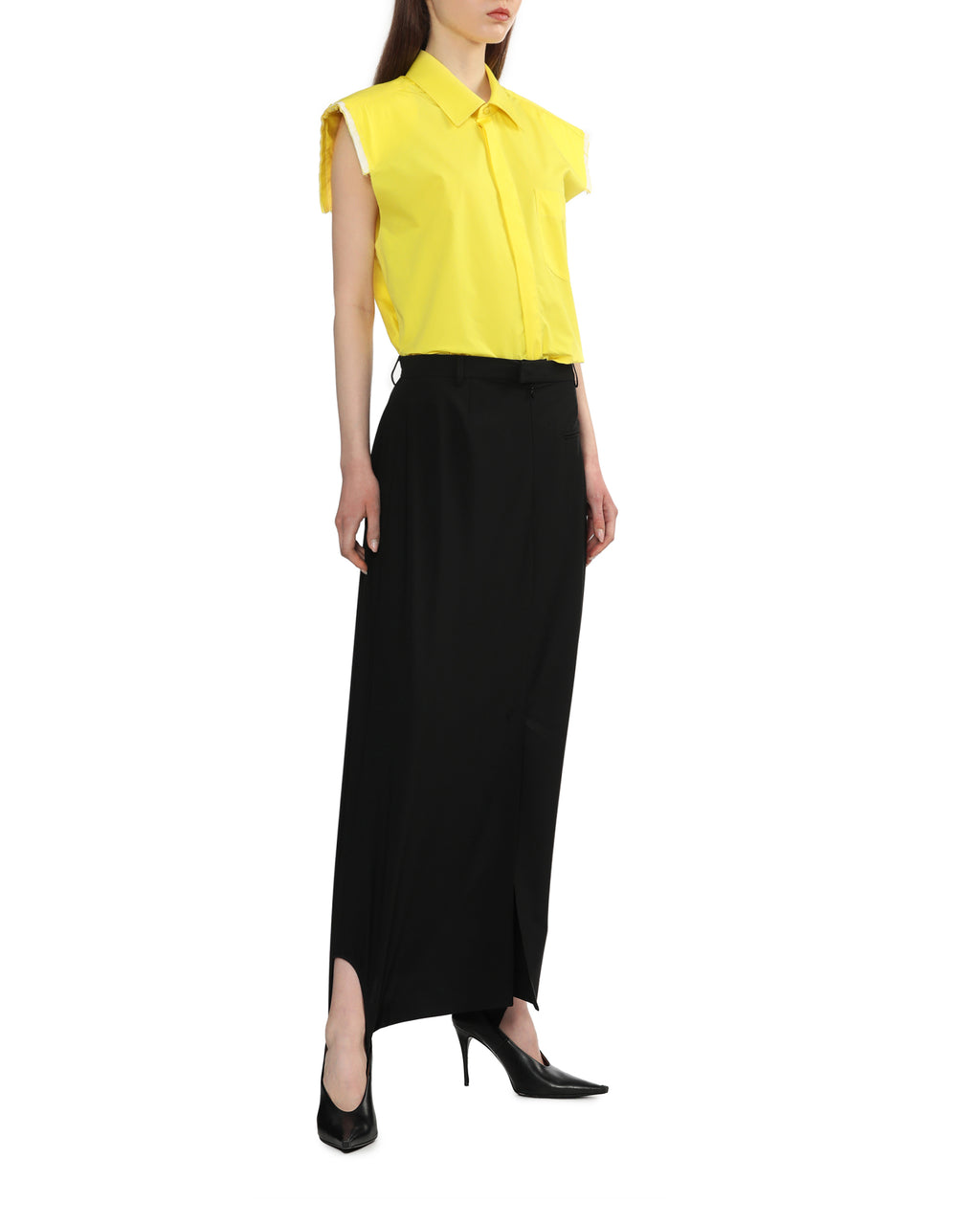 Asymmetric skirt