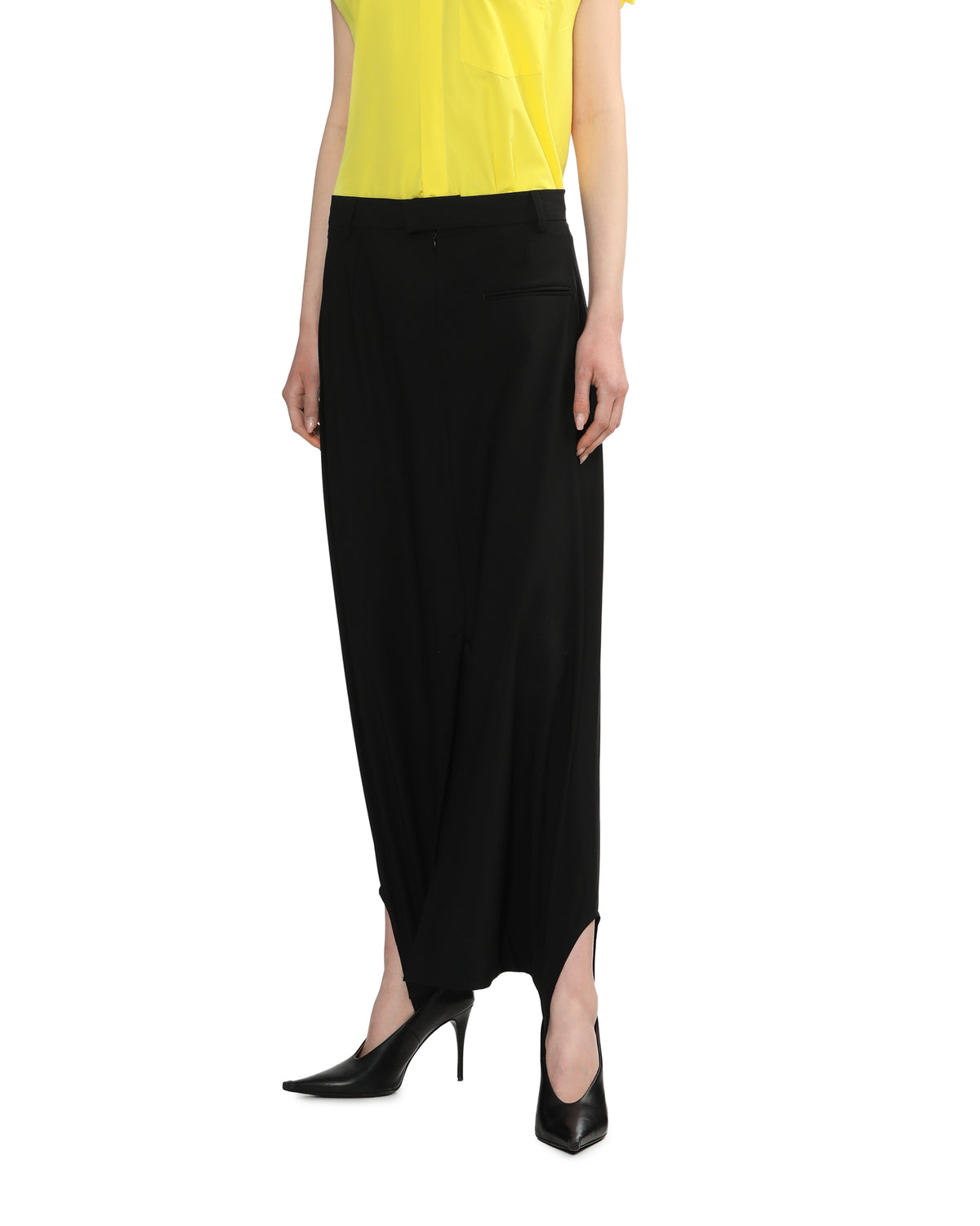 Asymmetric skirt