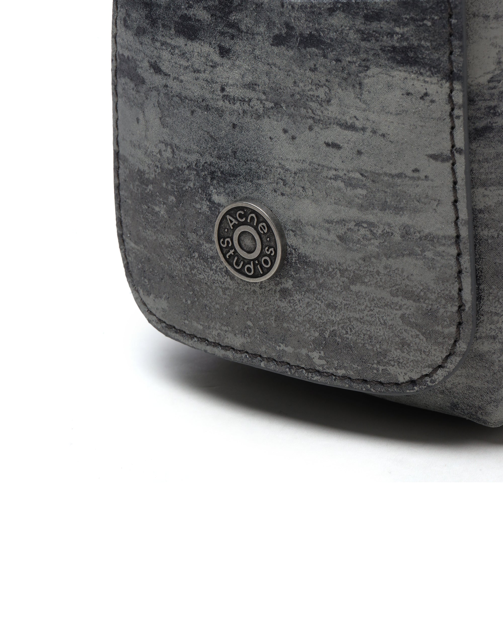 Multi-pocket shoulder bag