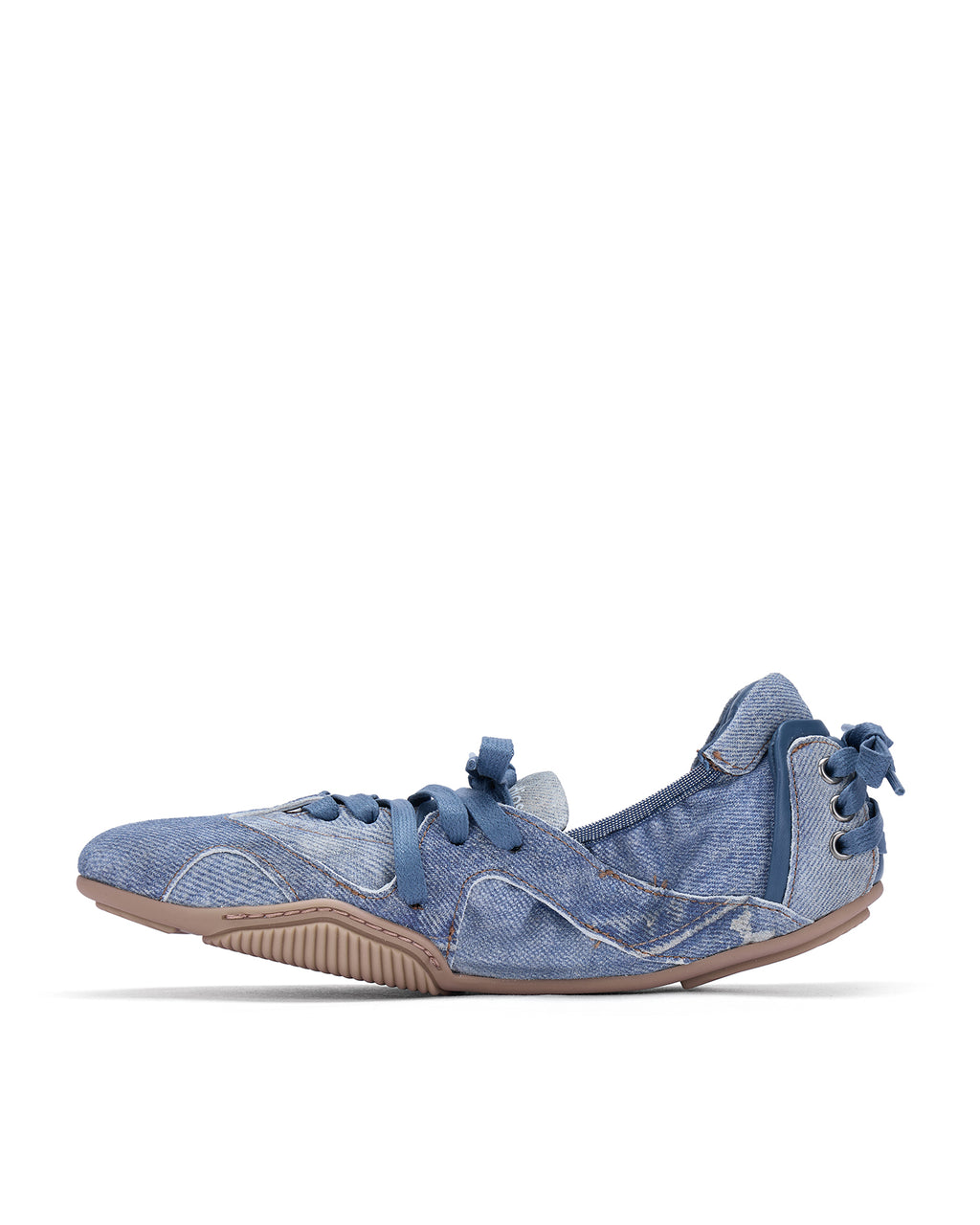 Lace-up leather shoes