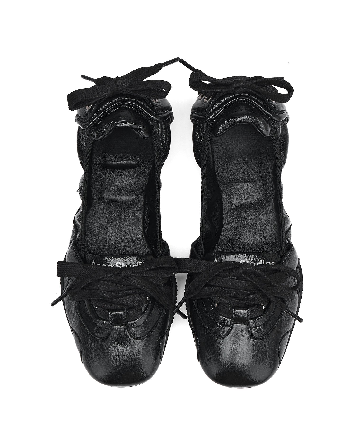 Lace-up leather shoes