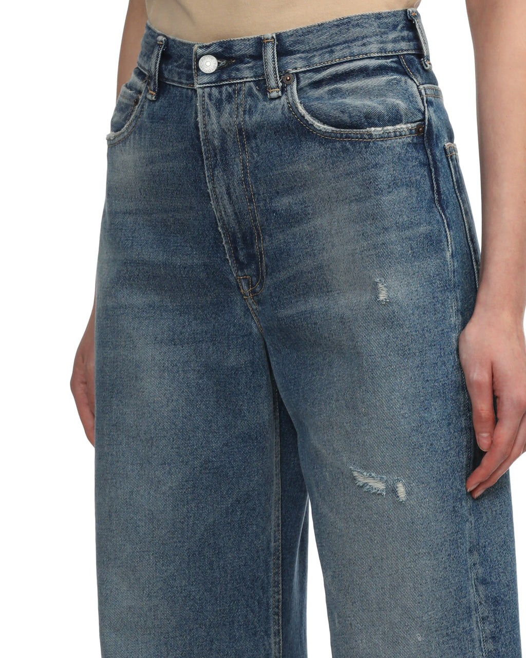 2022F relaxed fit jeans