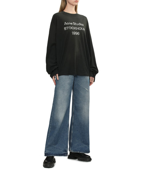 2022F relaxed fit jeans