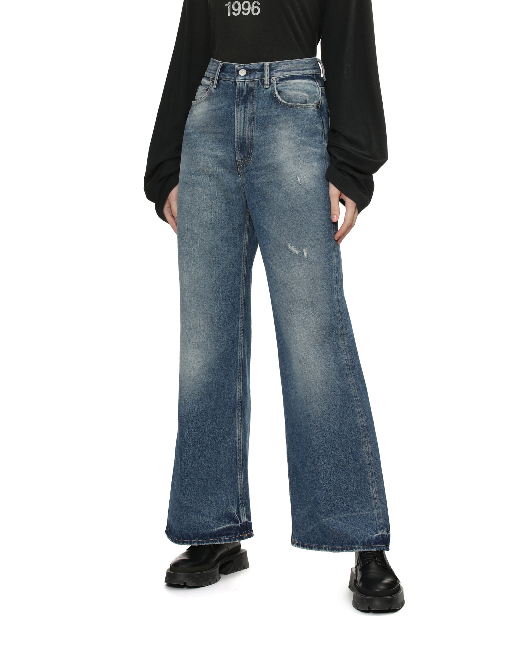 2022F relaxed fit jeans