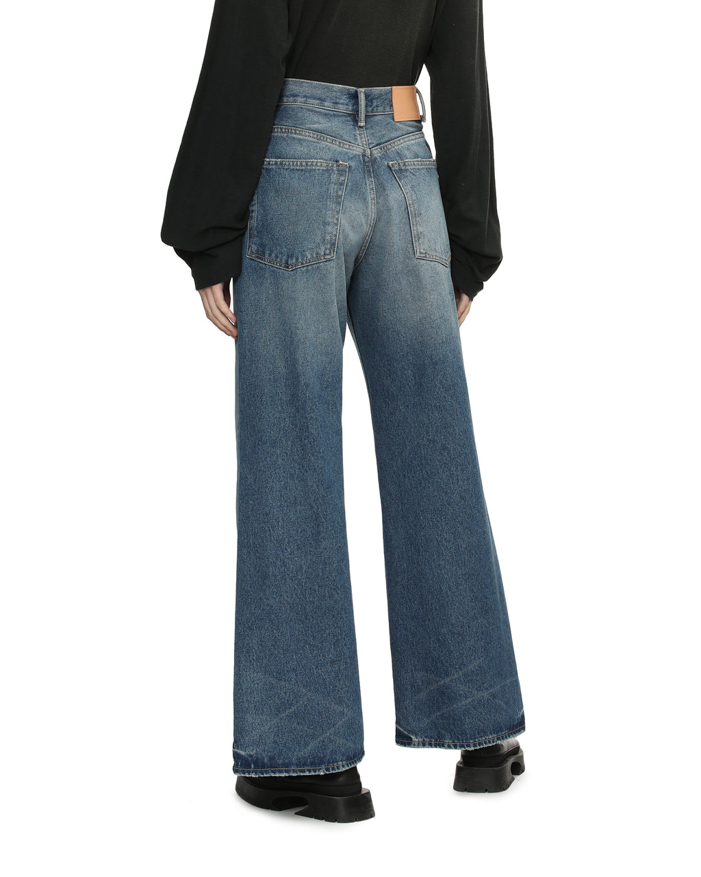 2022F relaxed fit jeans