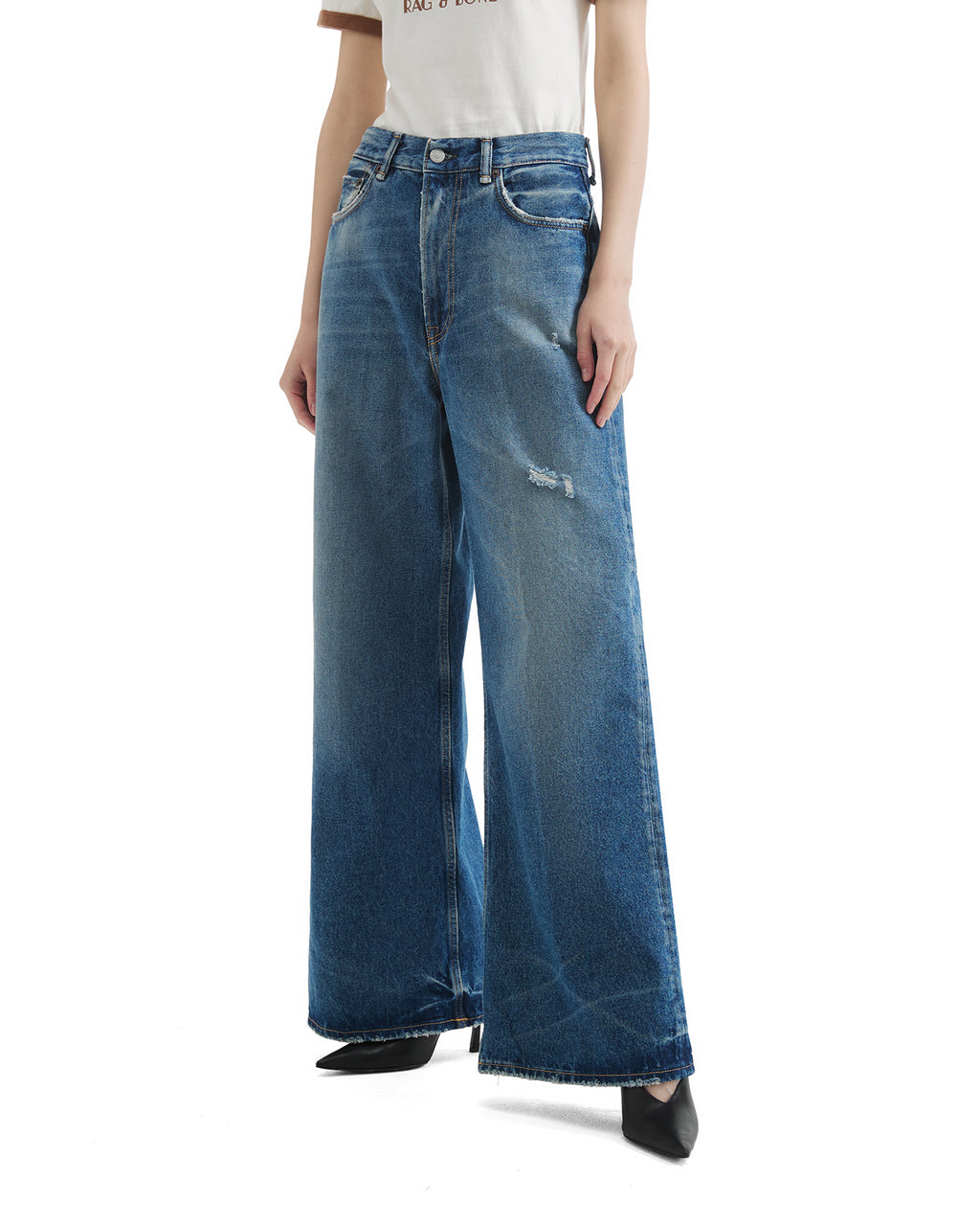 2022F relaxed fit jeans