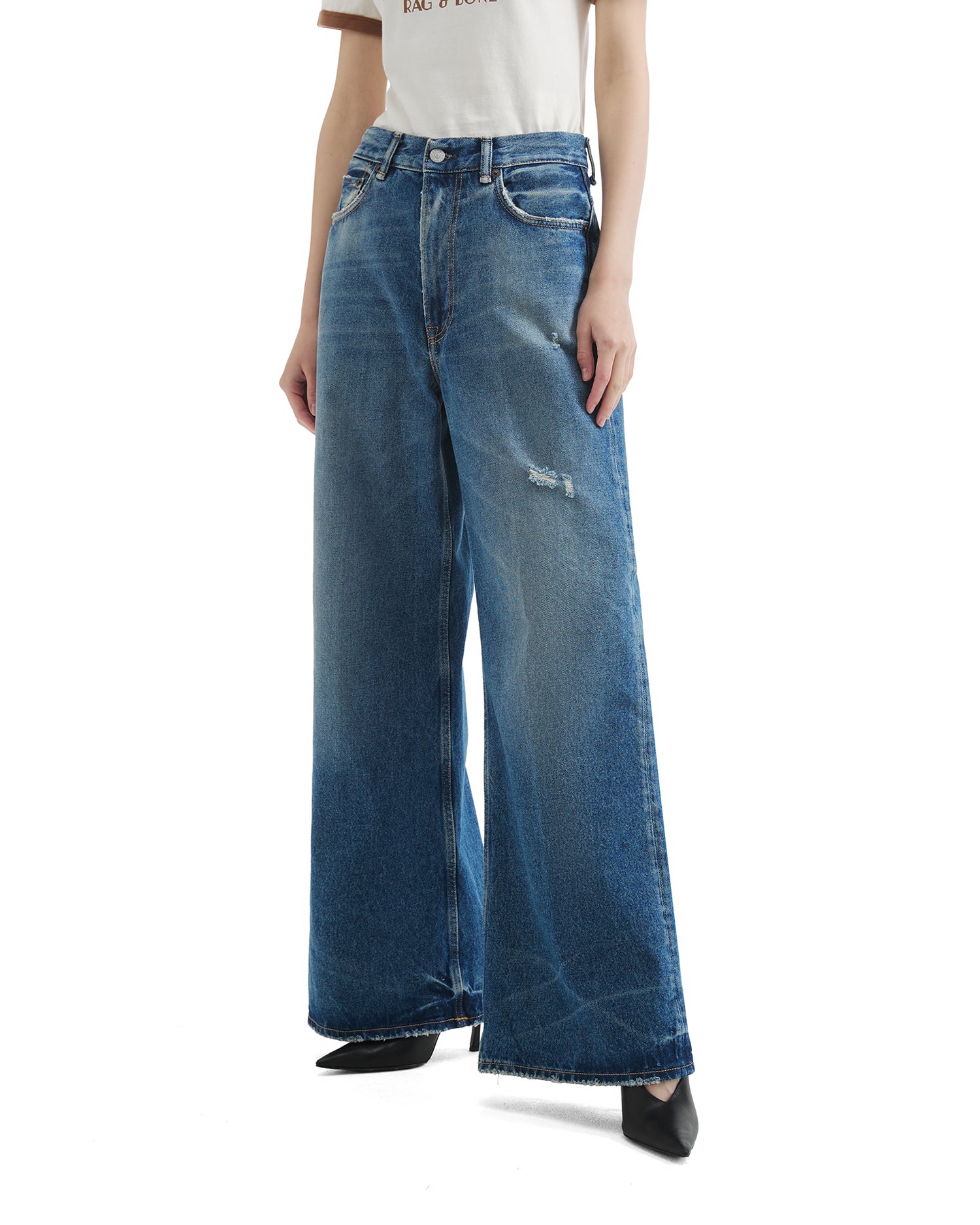 2022F relaxed fit jeans