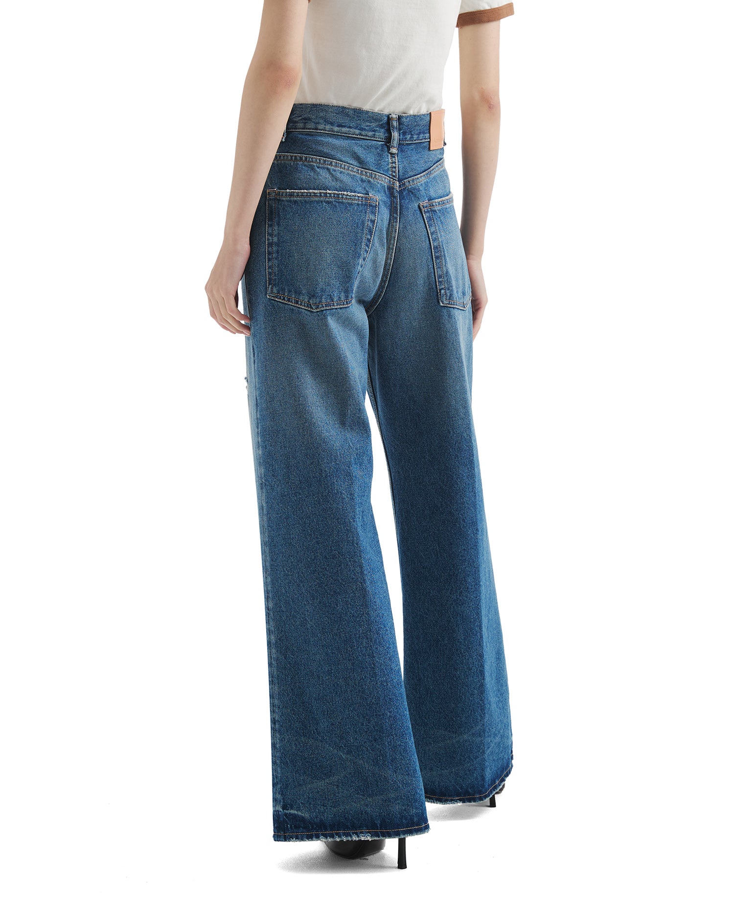2022F relaxed fit jeans