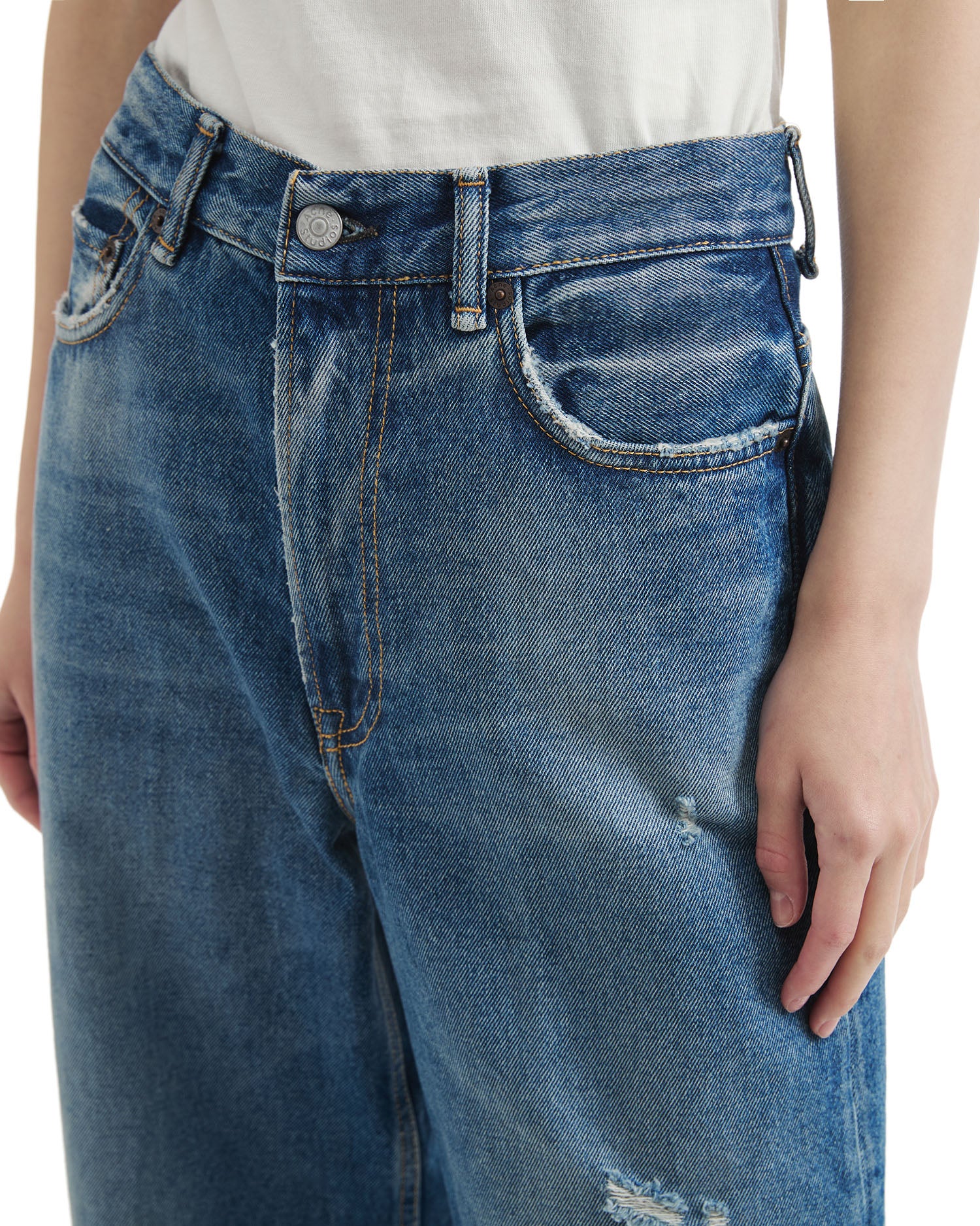 2022F relaxed fit jeans