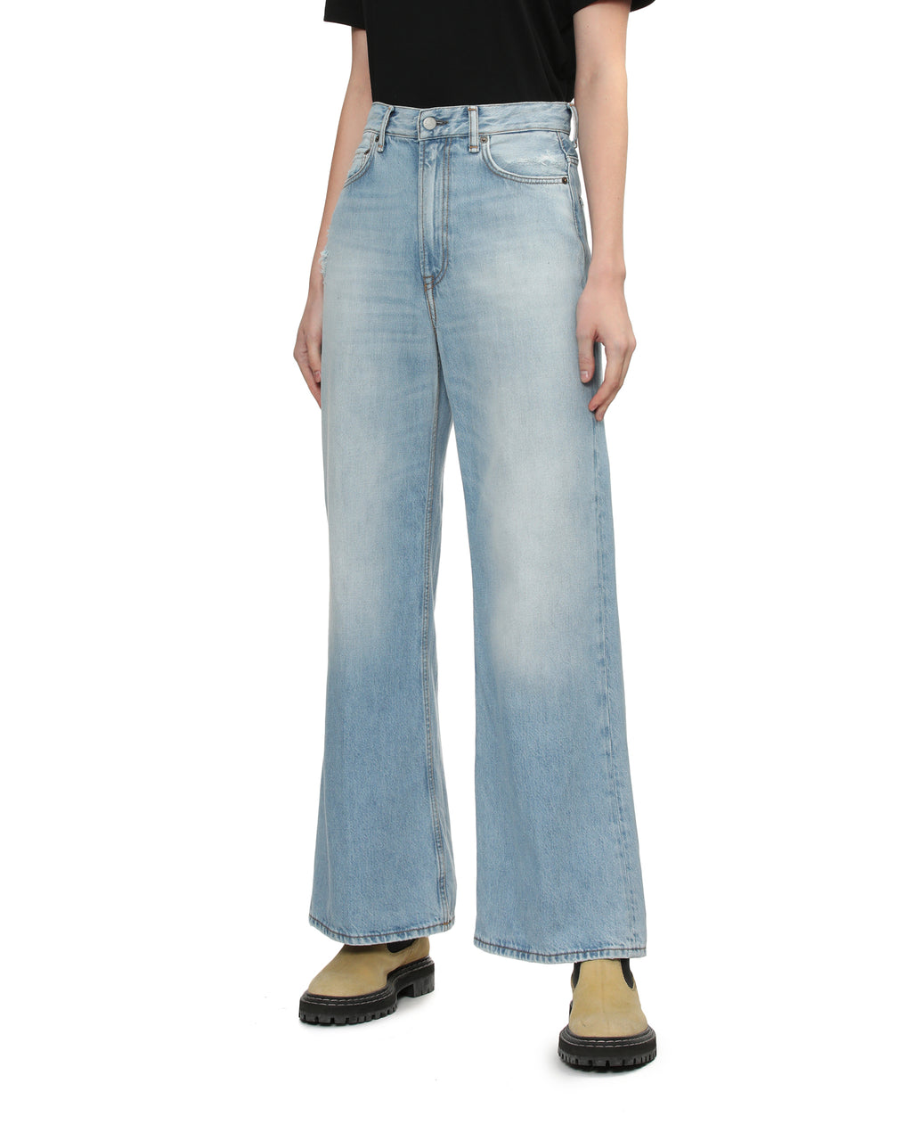 2022F relaxed fit jeans