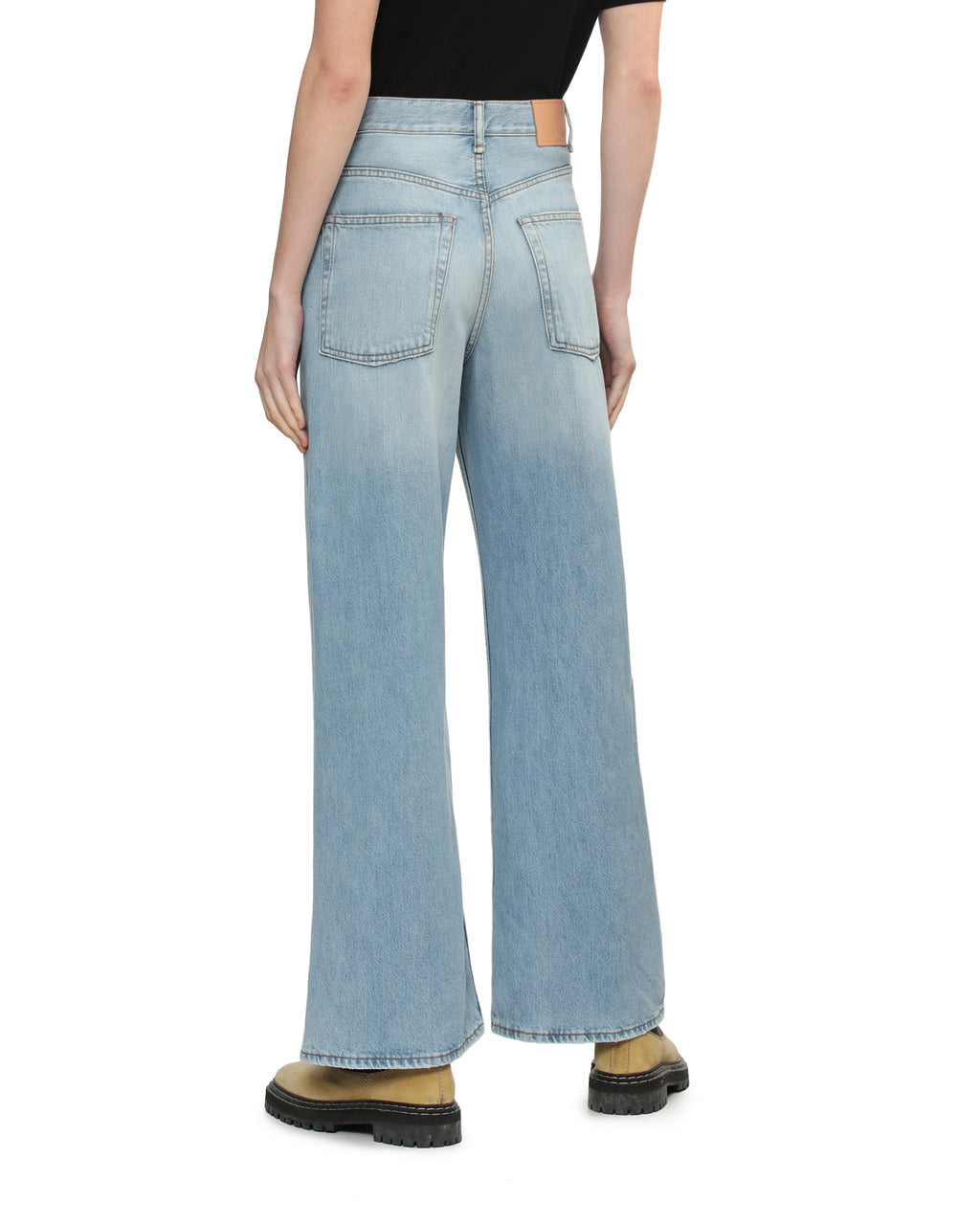 2022F relaxed fit jeans