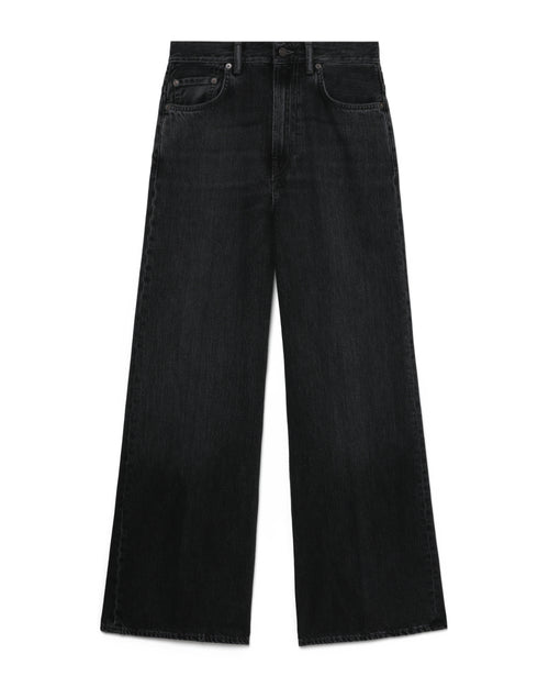 2022F relaxed fit jeans