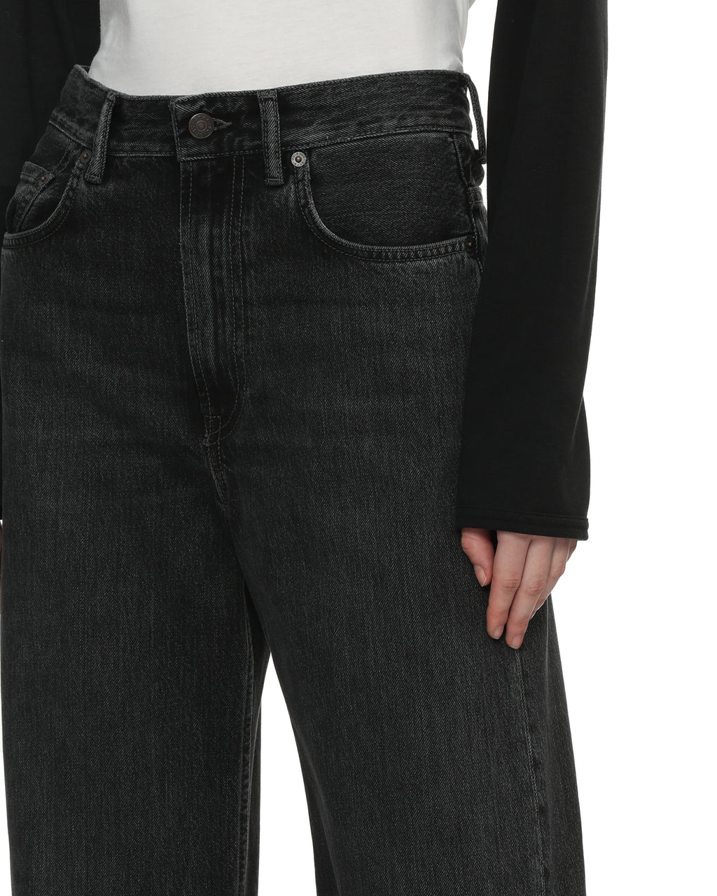 2022F relaxed fit jeans