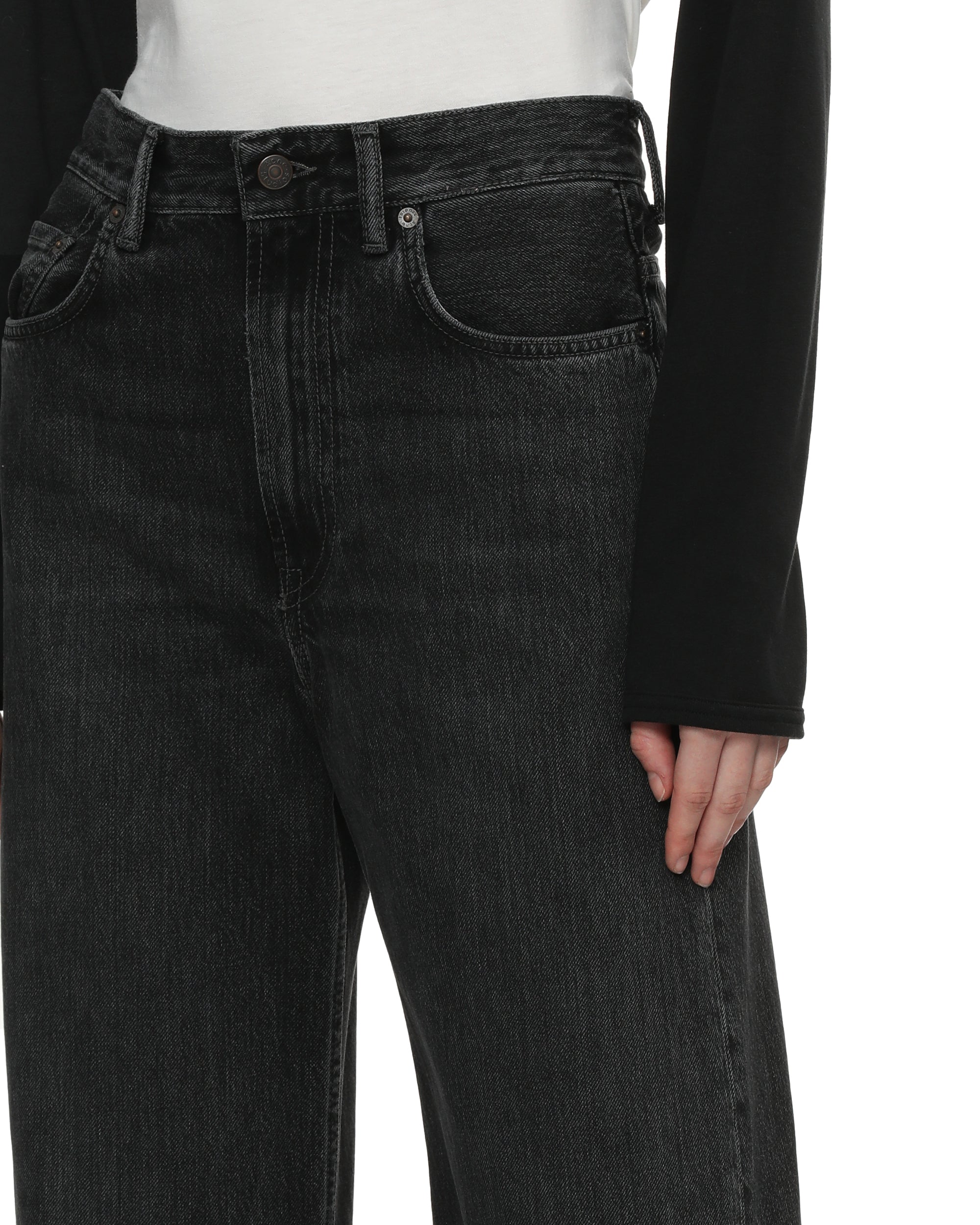 2022F relaxed fit jeans