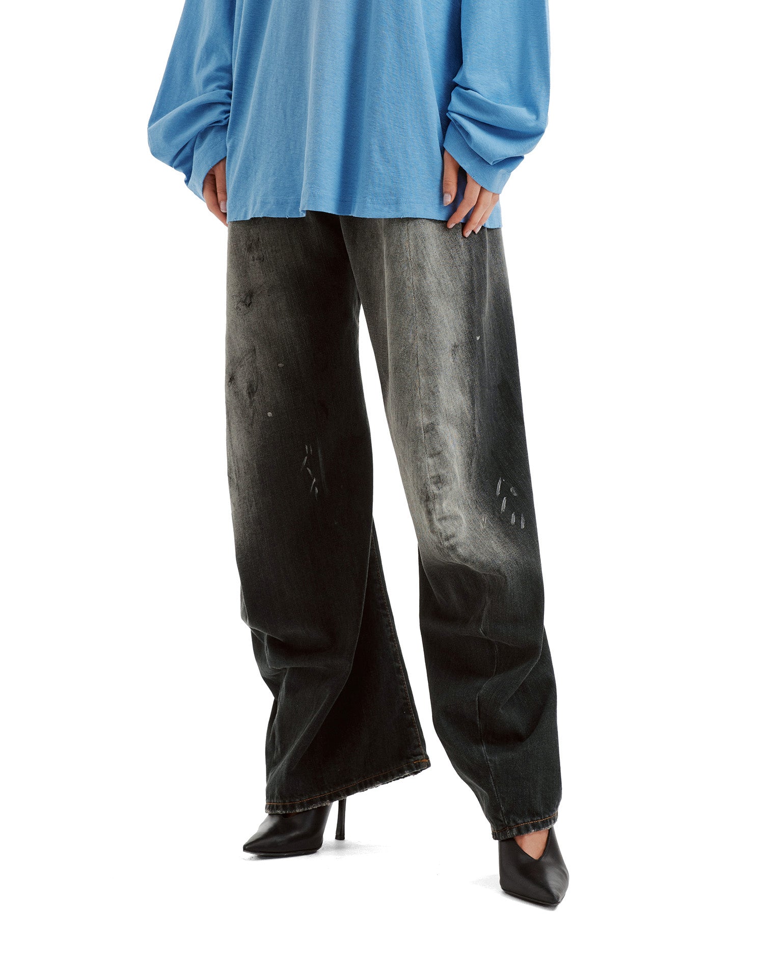 2006F loose-fit jeans