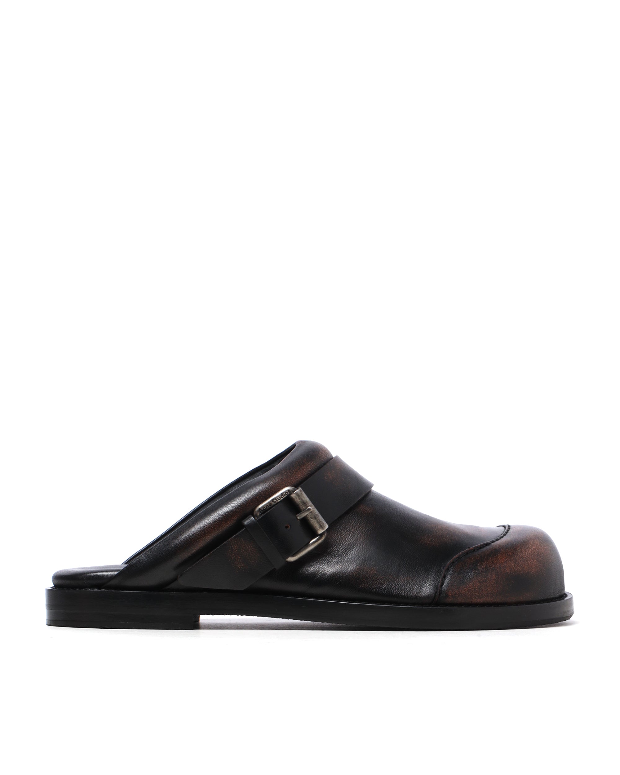 Leather buckle shoes