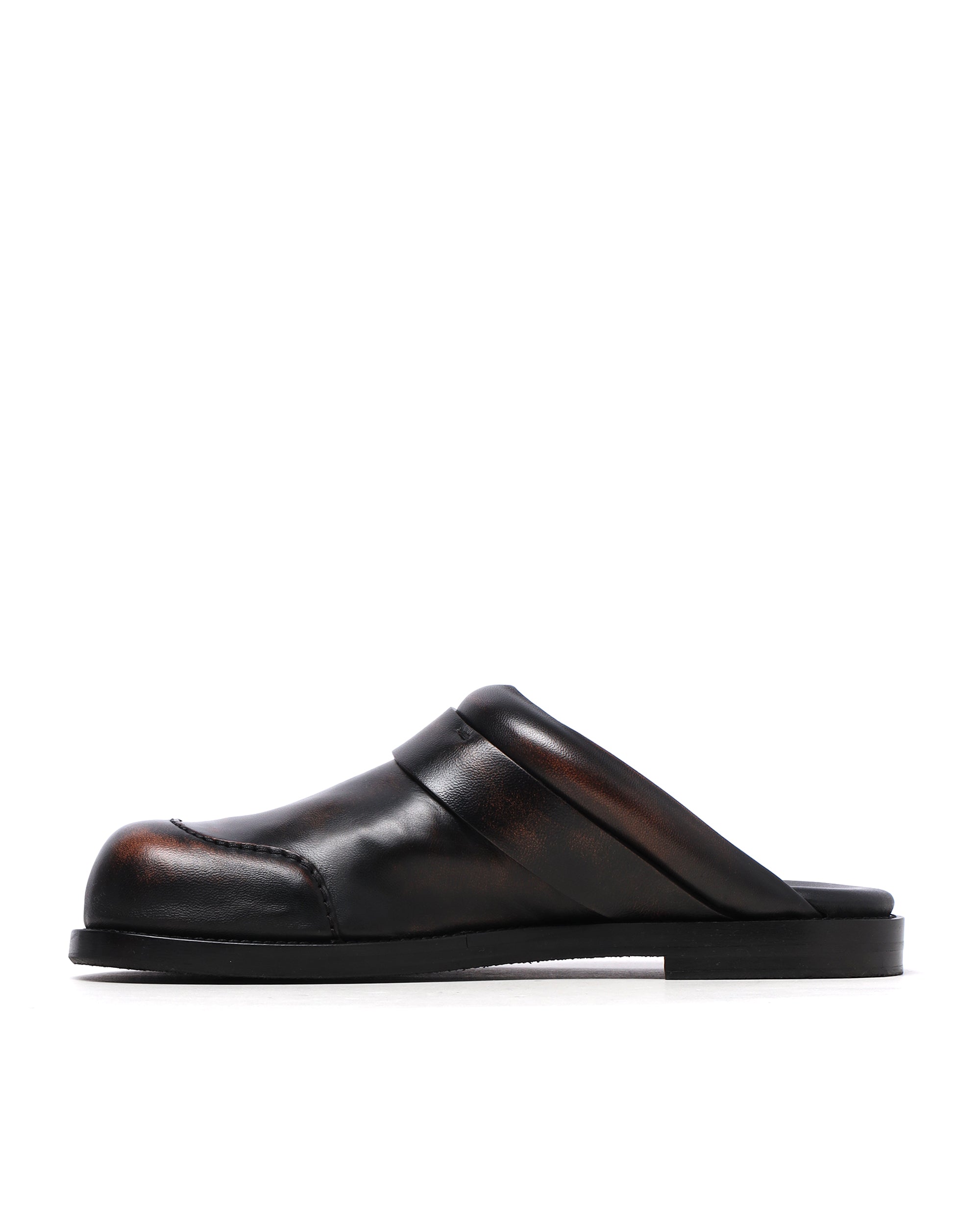 Leather buckle shoes