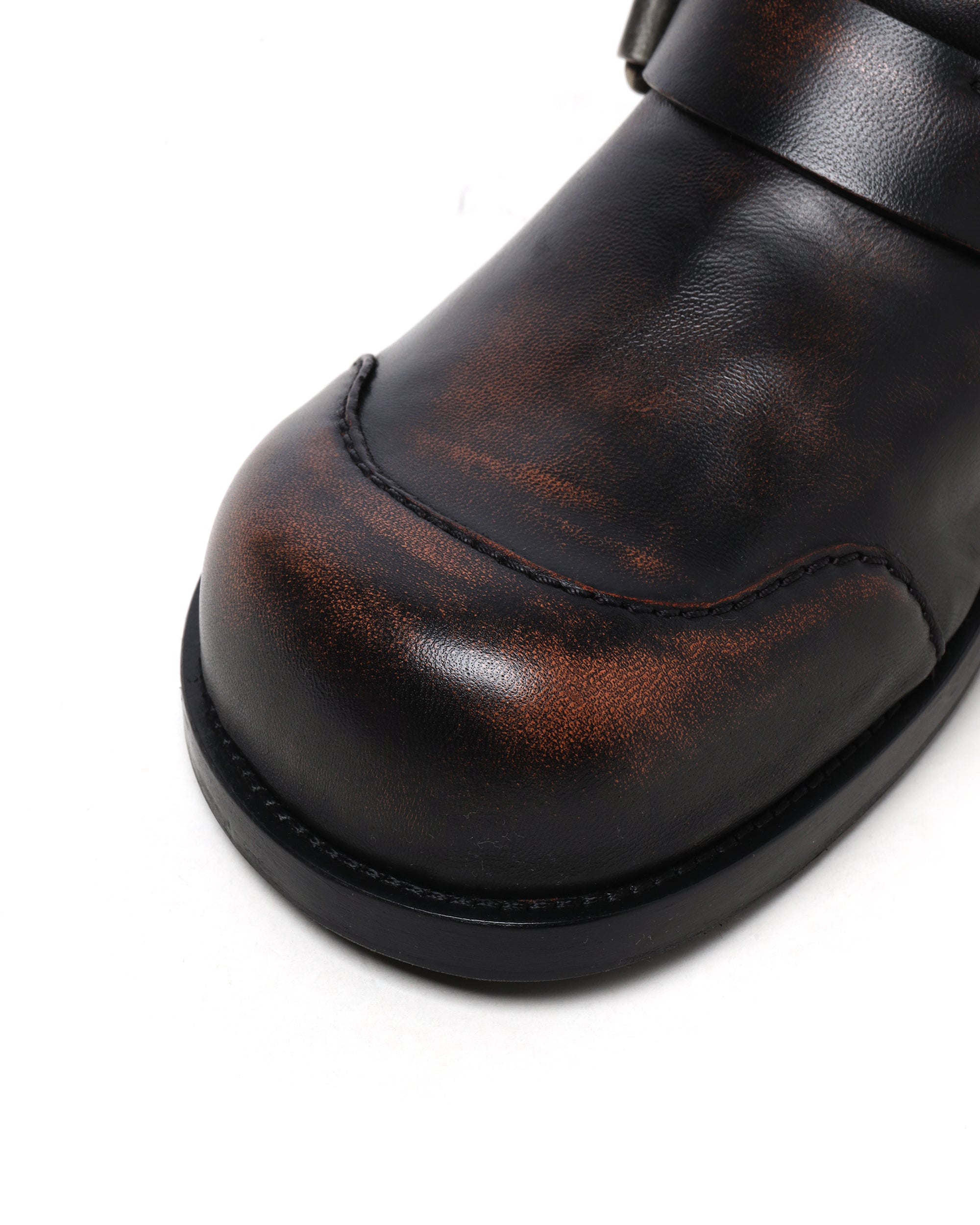 Leather buckle shoes