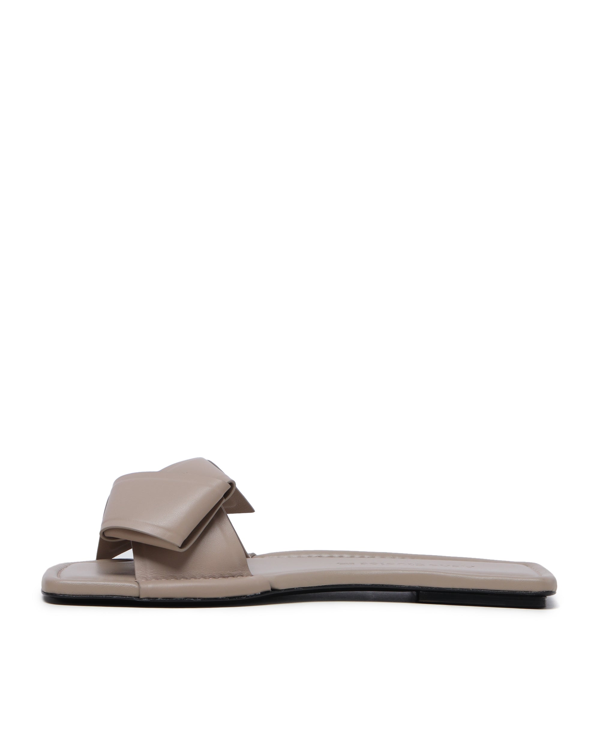 Musubi leather sandal