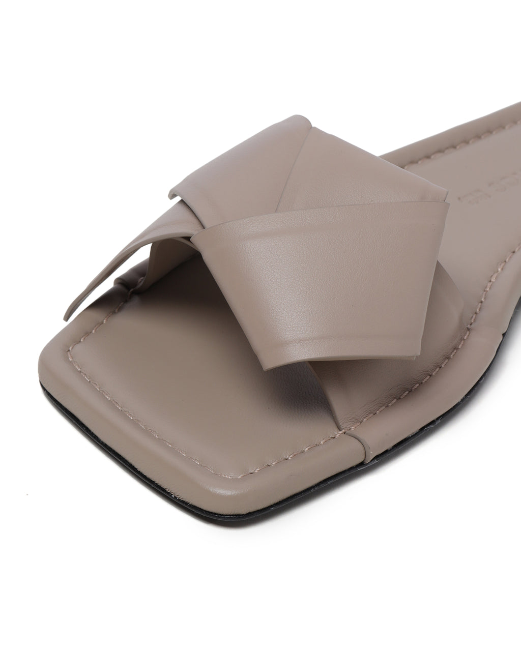 Musubi leather sandal