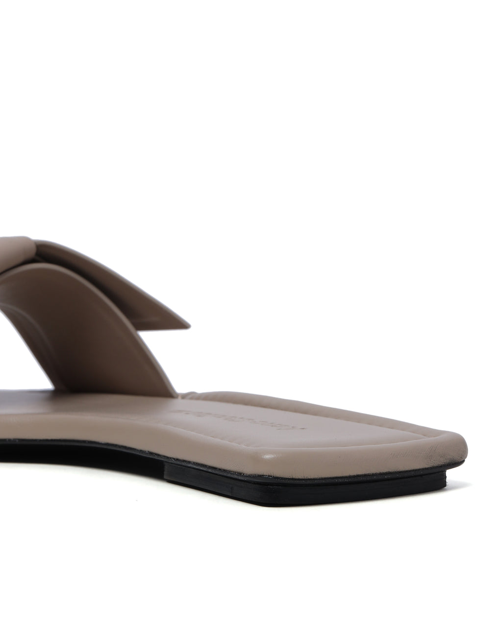 Musubi leather sandal