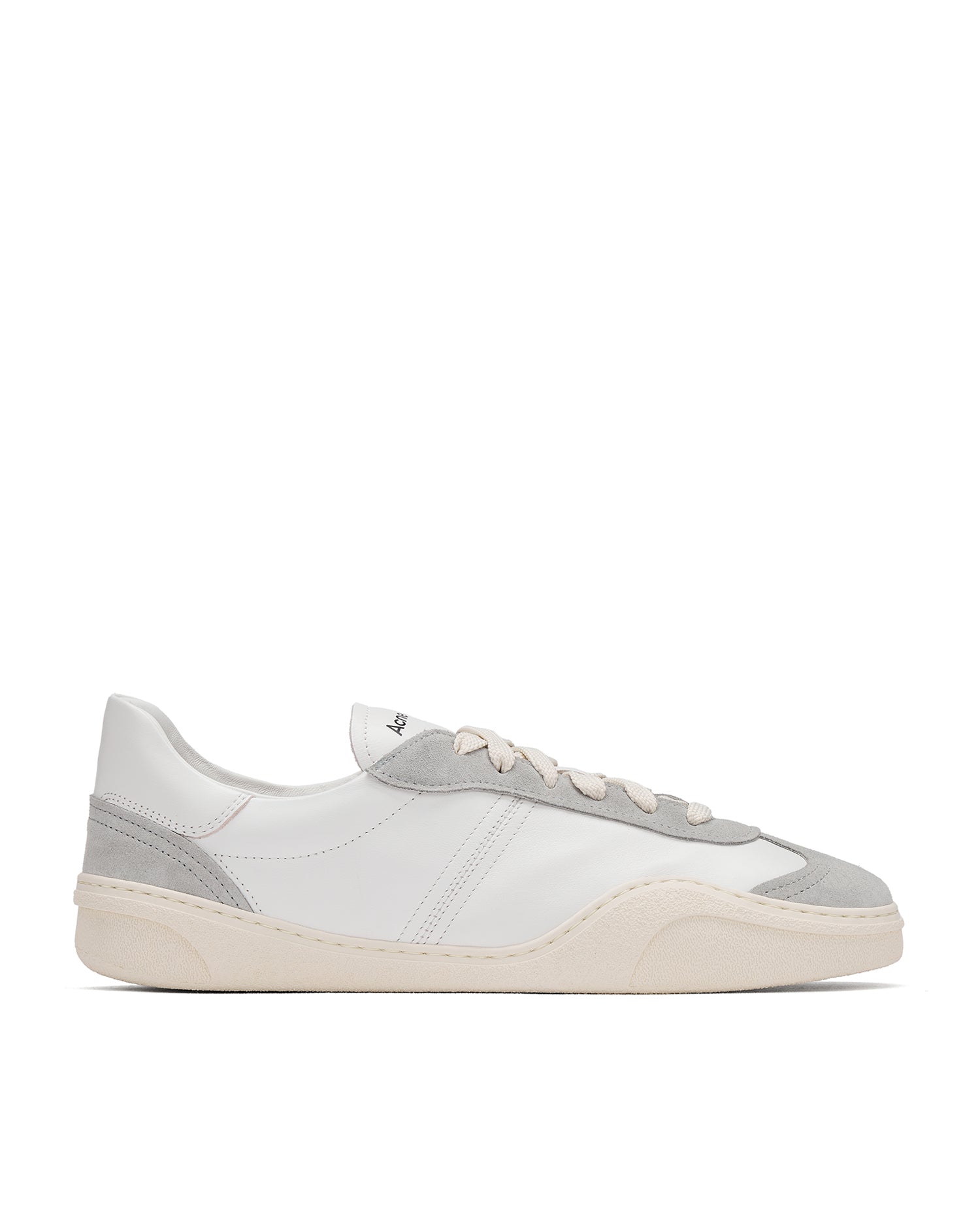 Low-top sneakers