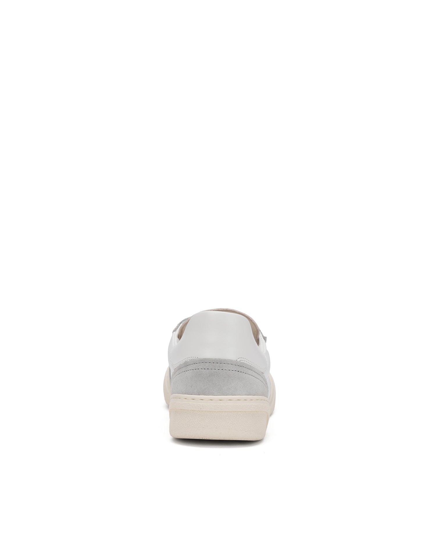 Low-top sneakers