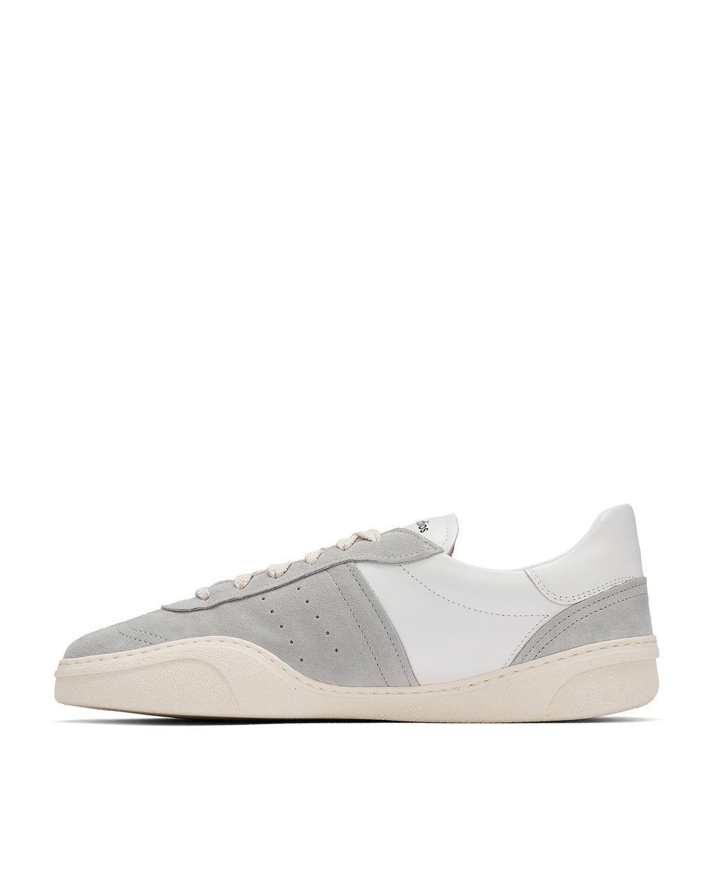 Low-top sneakers