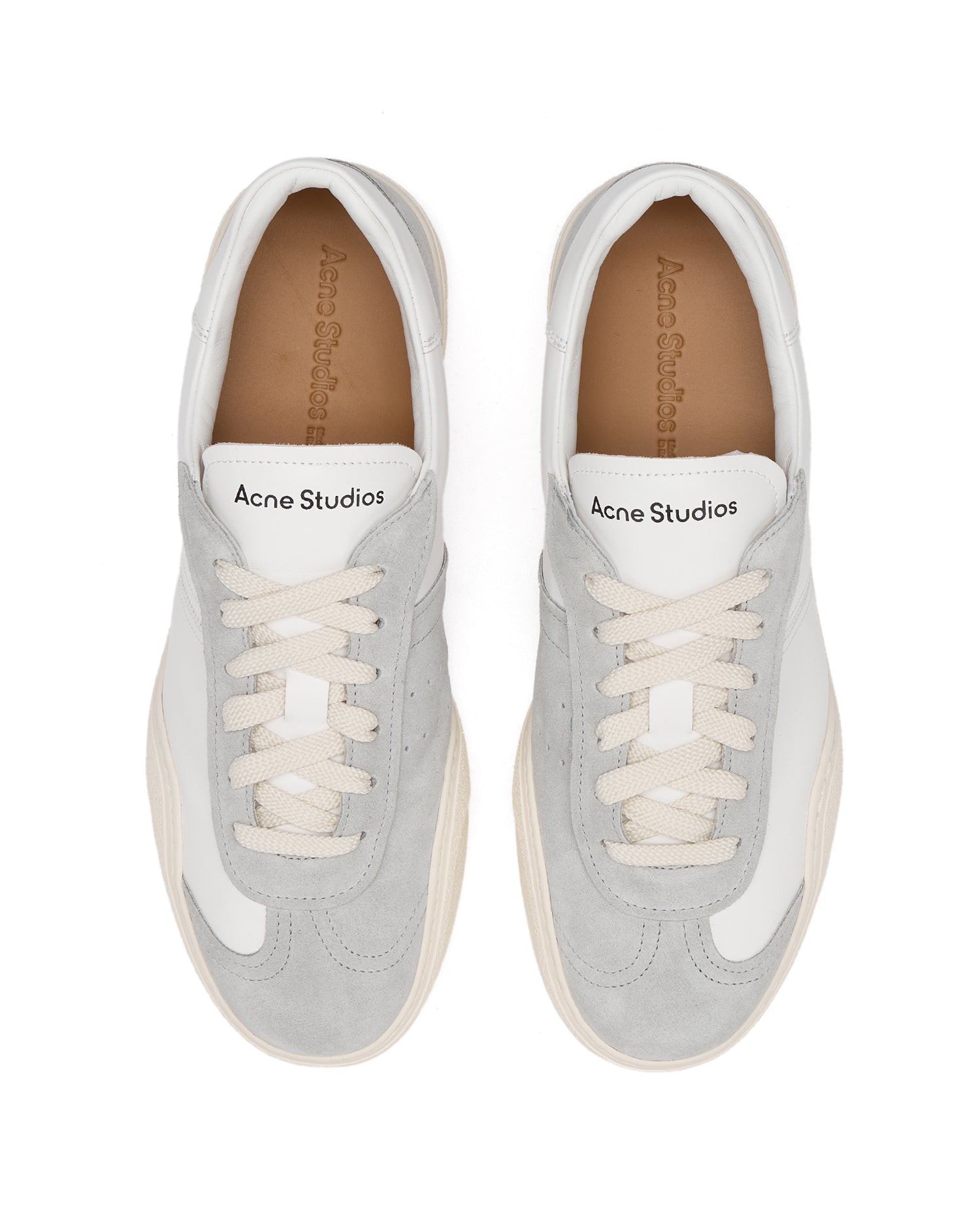 Low-top sneakers