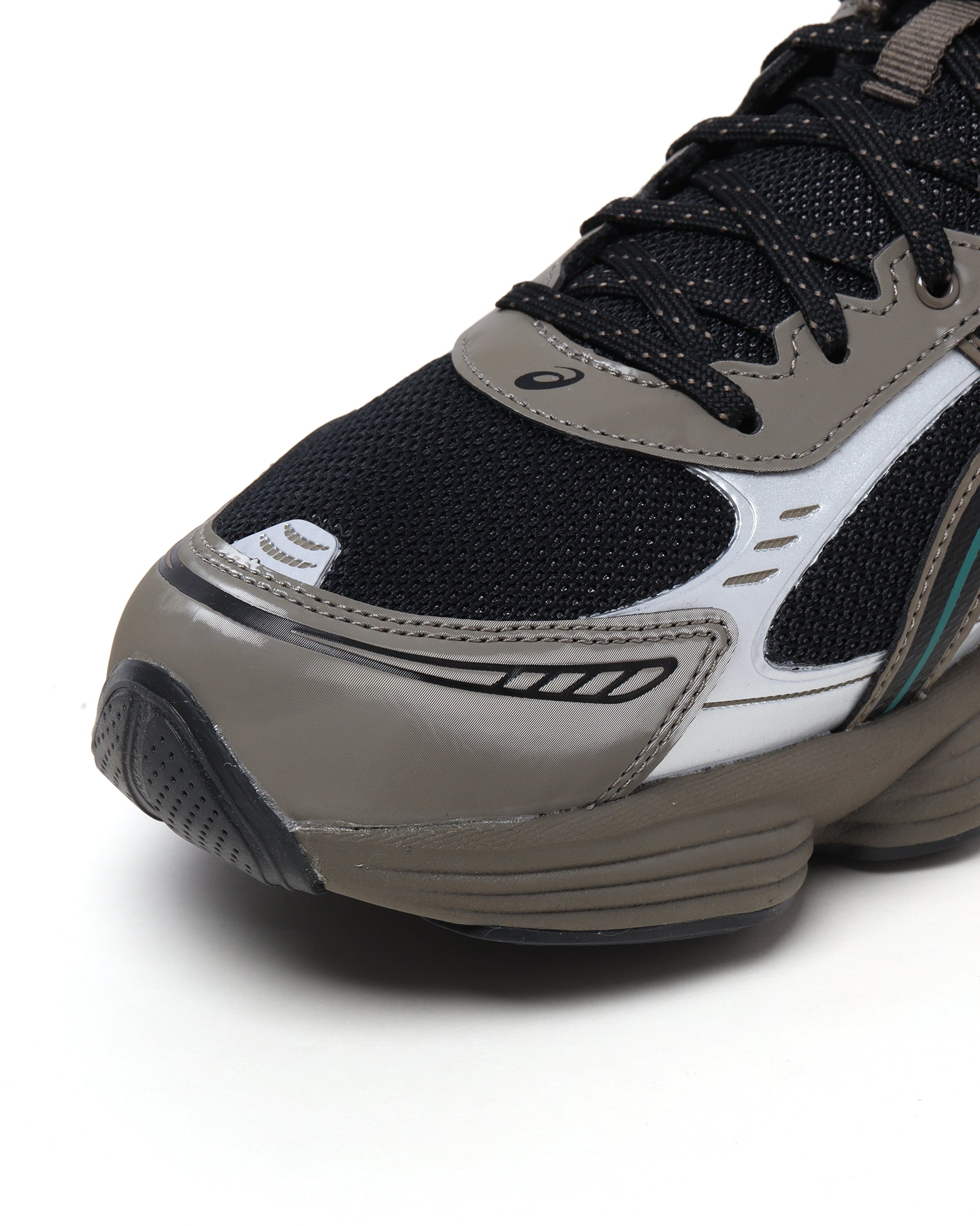 Gel-kinetic fluent sneakers