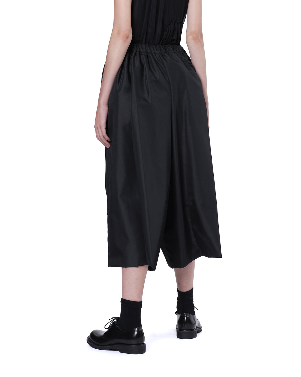 Wide-leg pants
