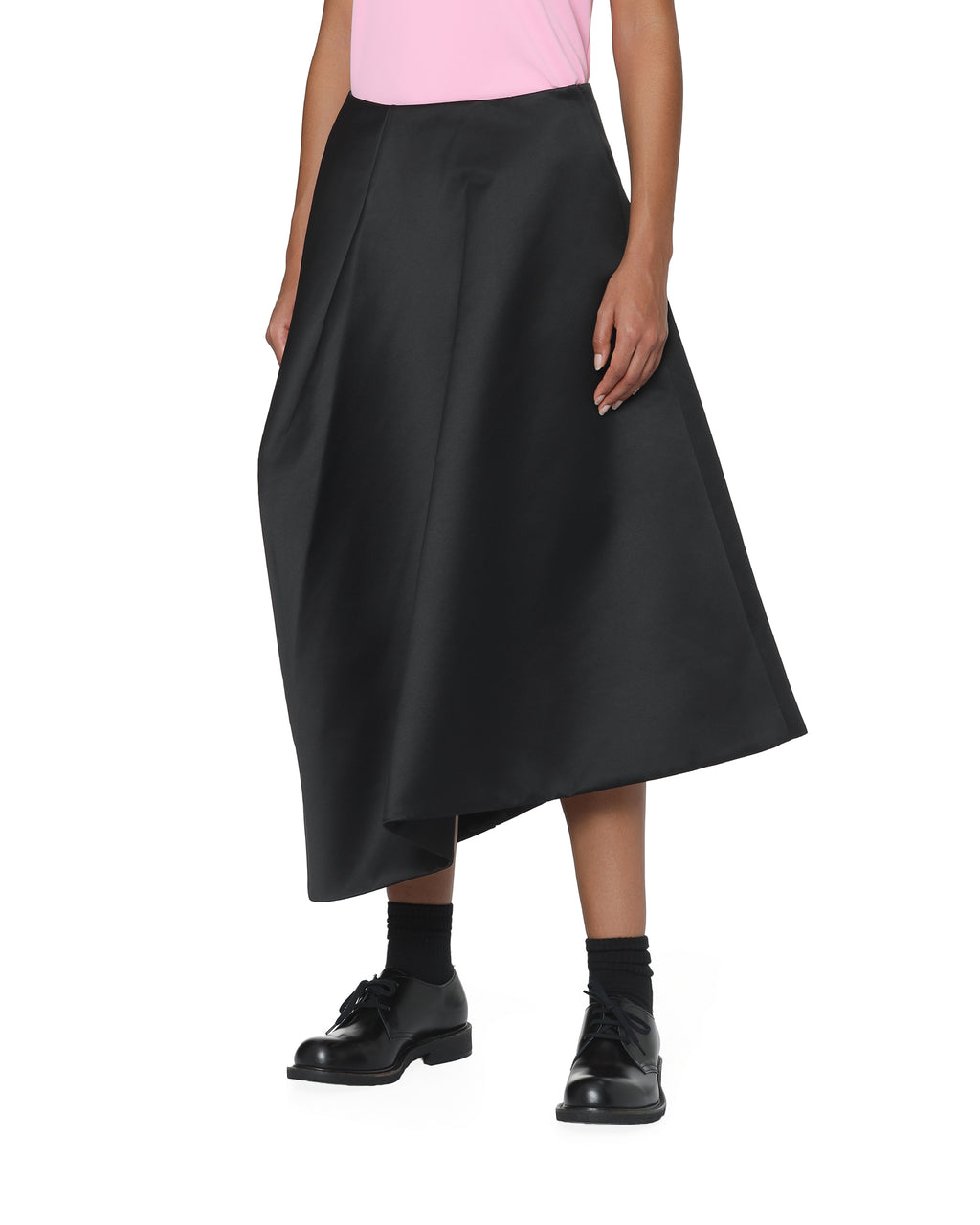Asymmetric skirt