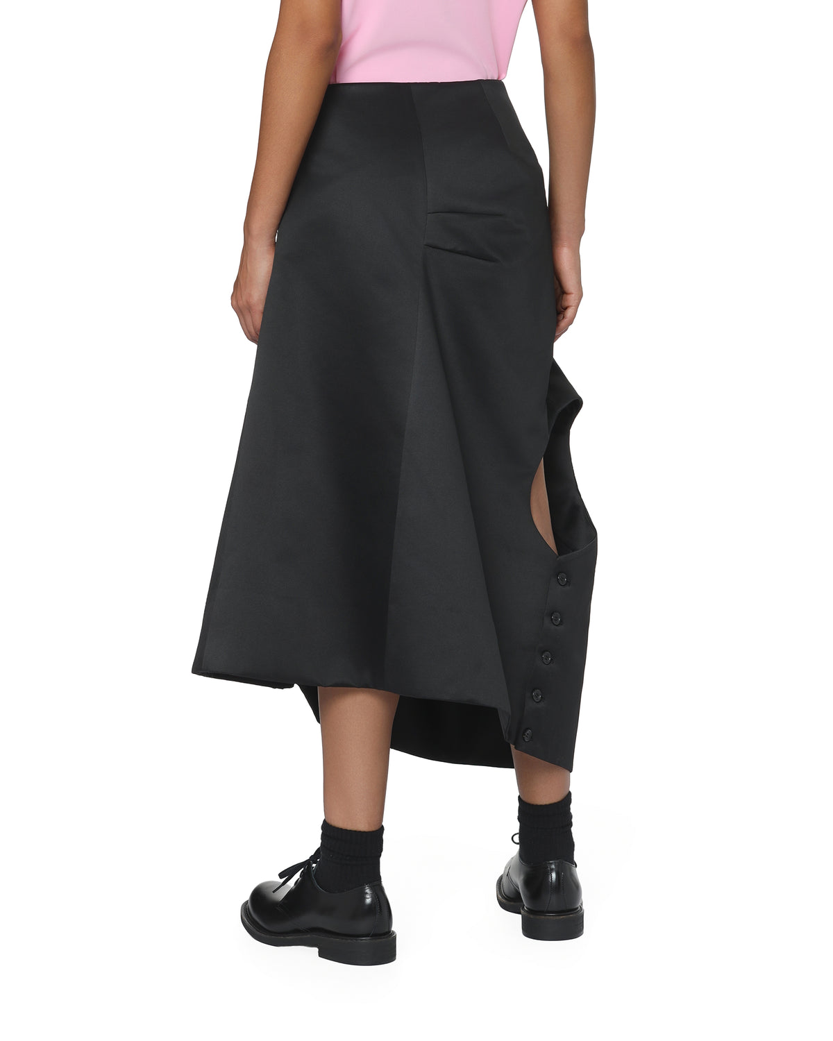 Asymmetric skirt