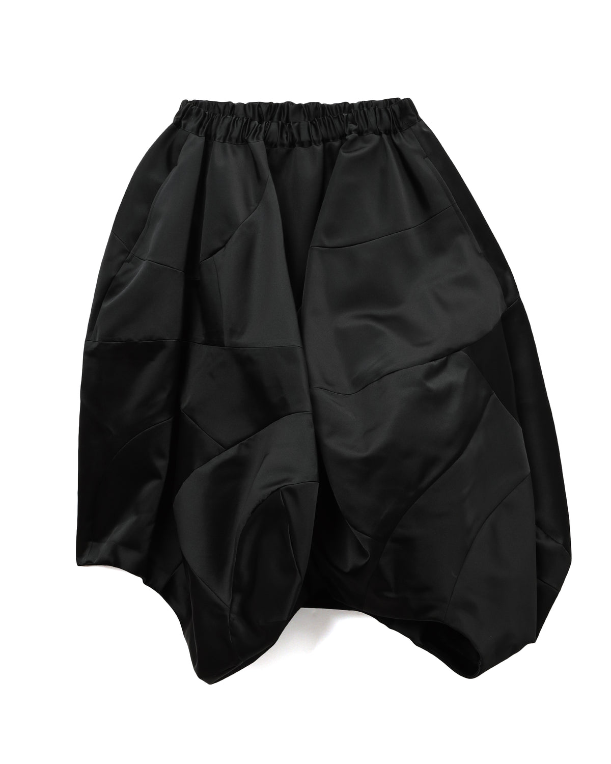 Asymmetric skirt