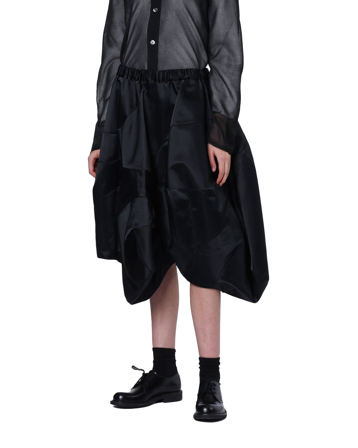 Asymmetric skirt