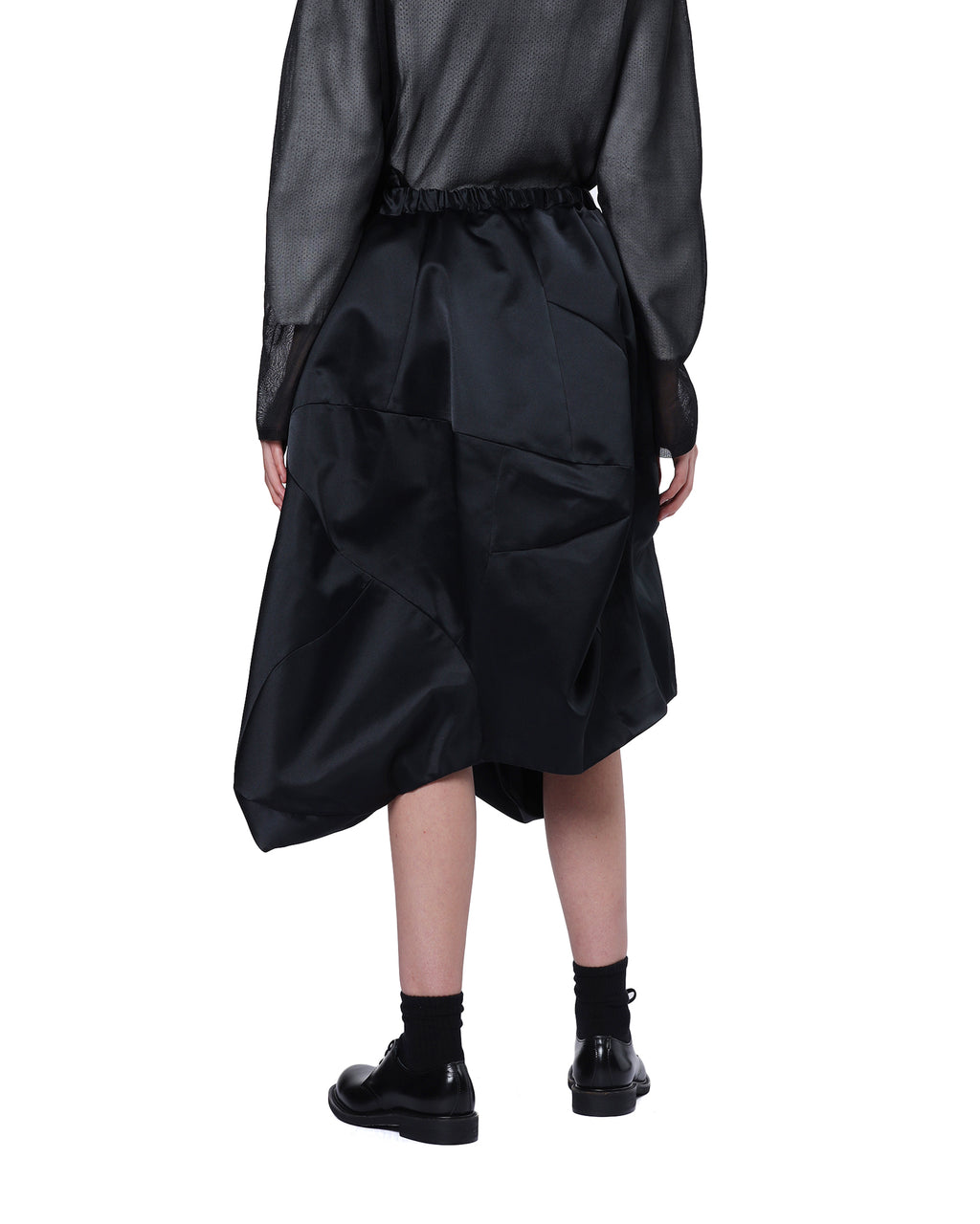 Asymmetric skirt