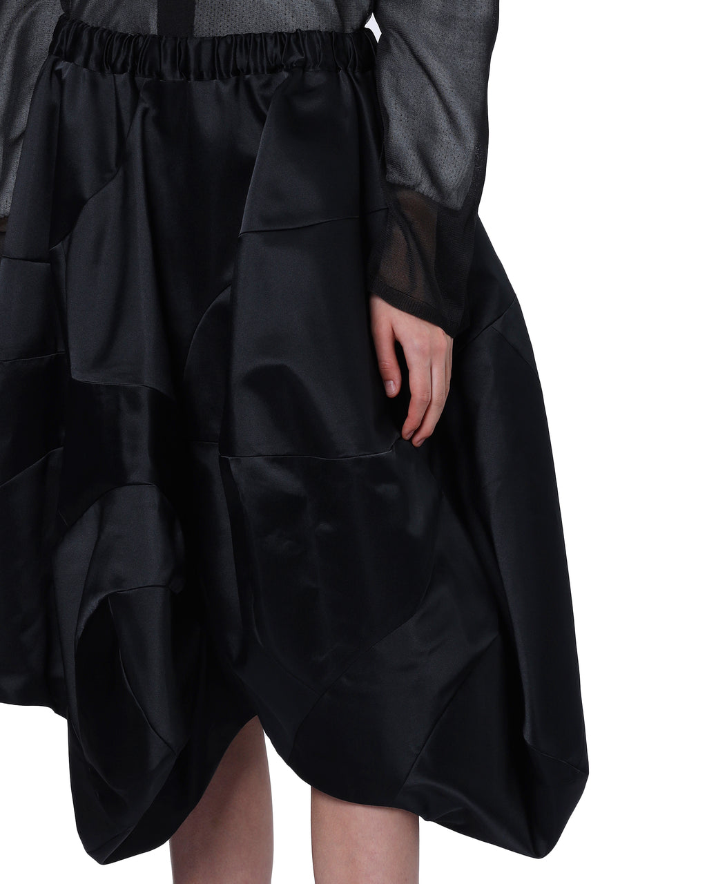 Asymmetric skirt
