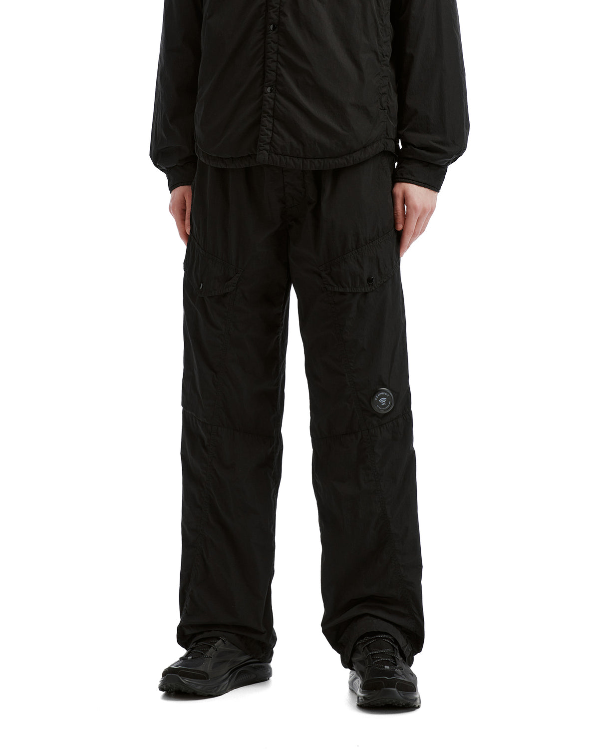 Wide-leg cargo pants