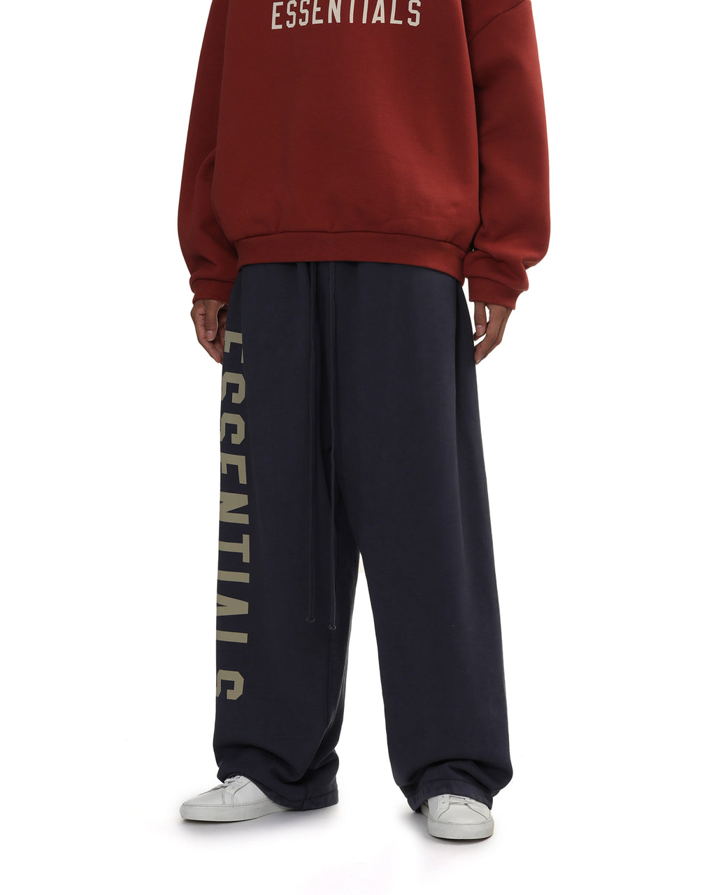 Contrasting logo sweatpants
