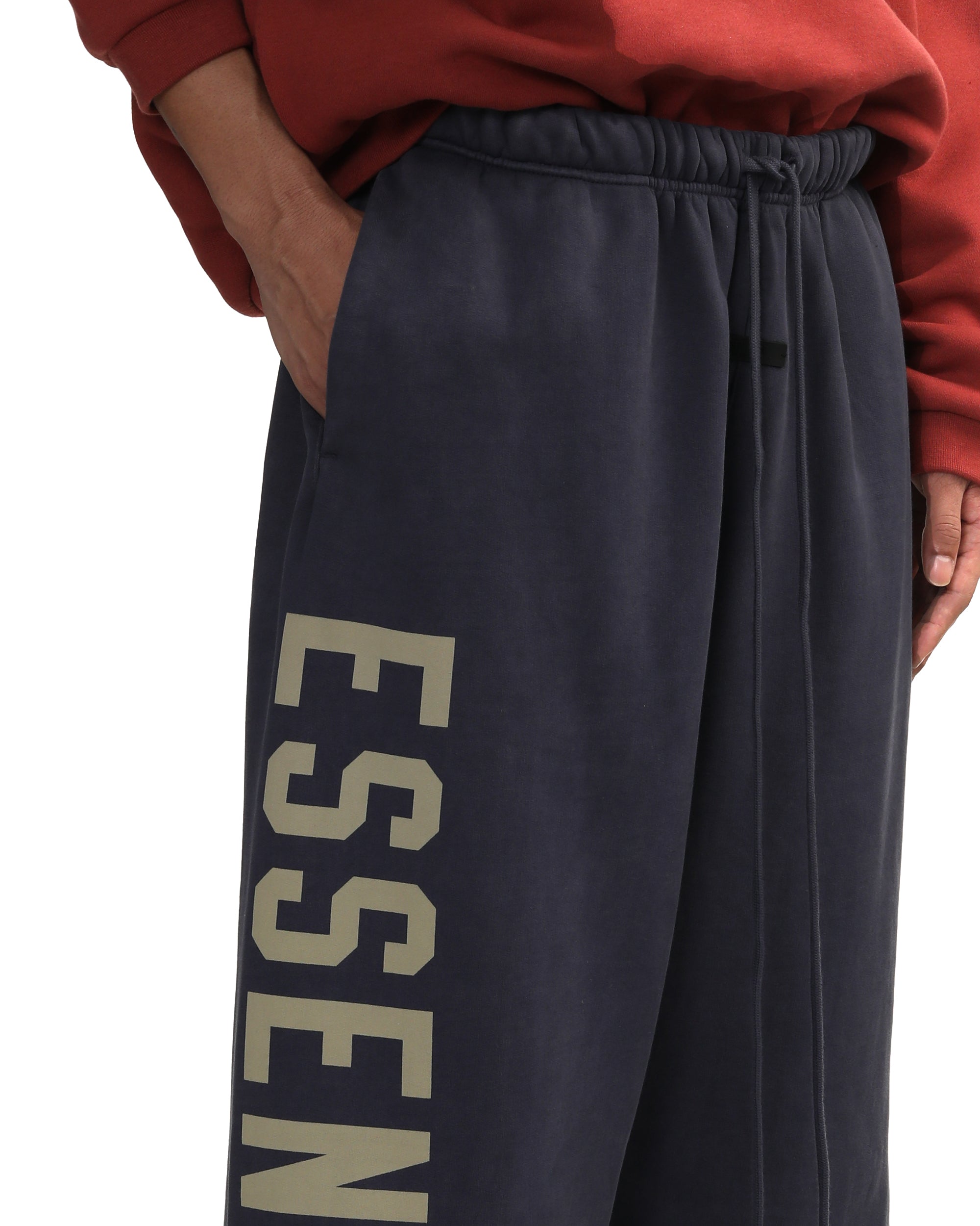 Contrasting logo sweatpants