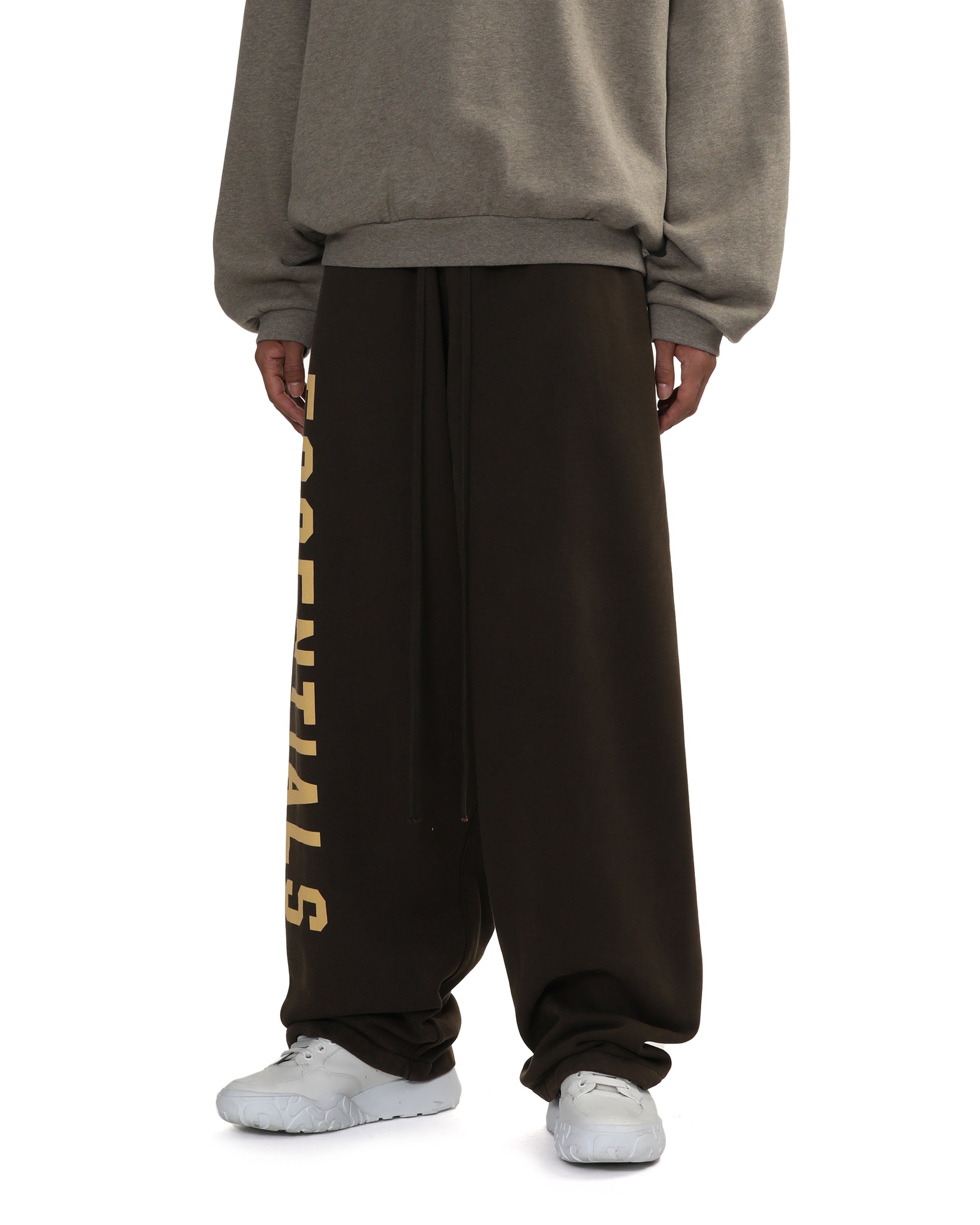 Contrasting logo sweatpants