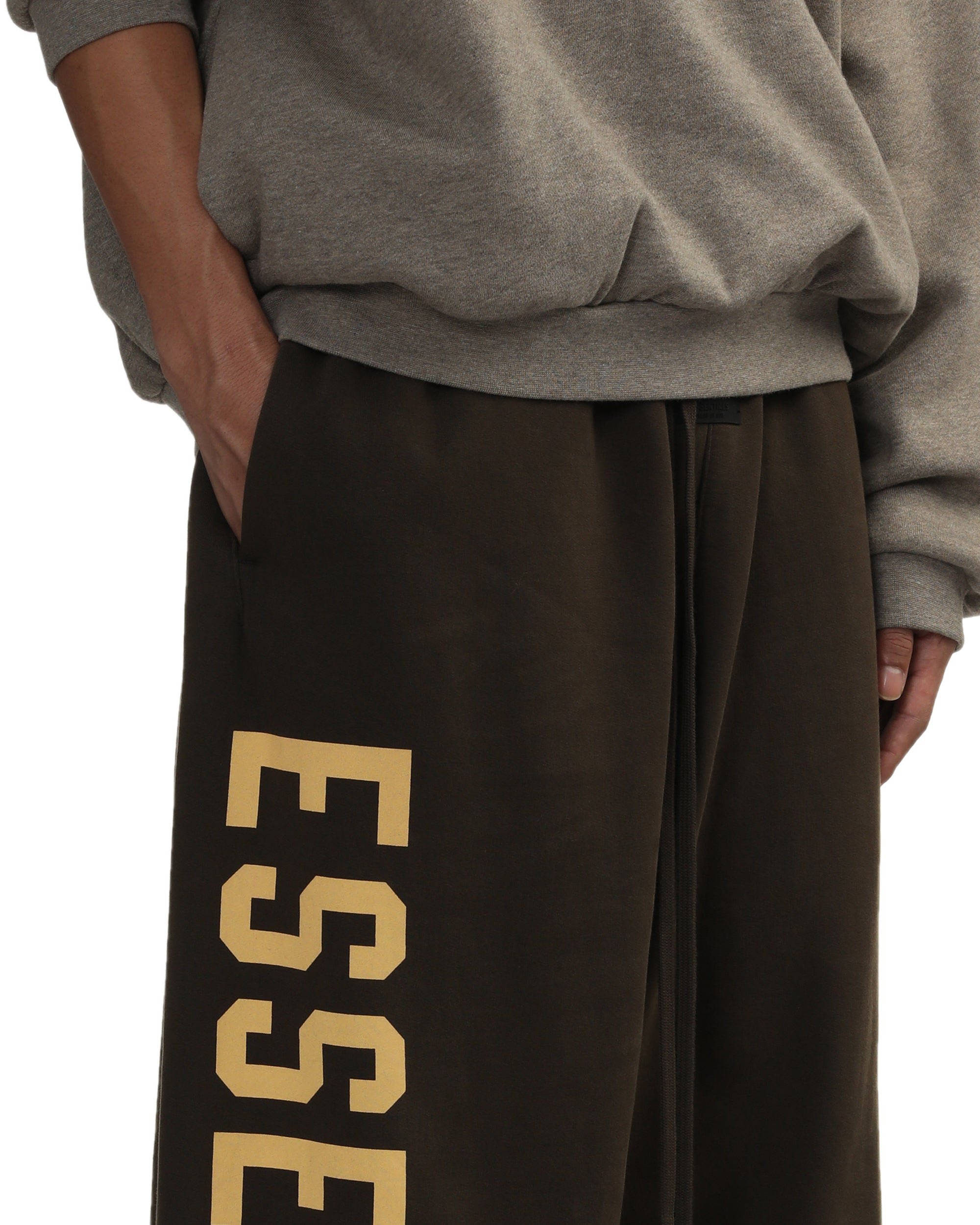 Contrasting logo sweatpants