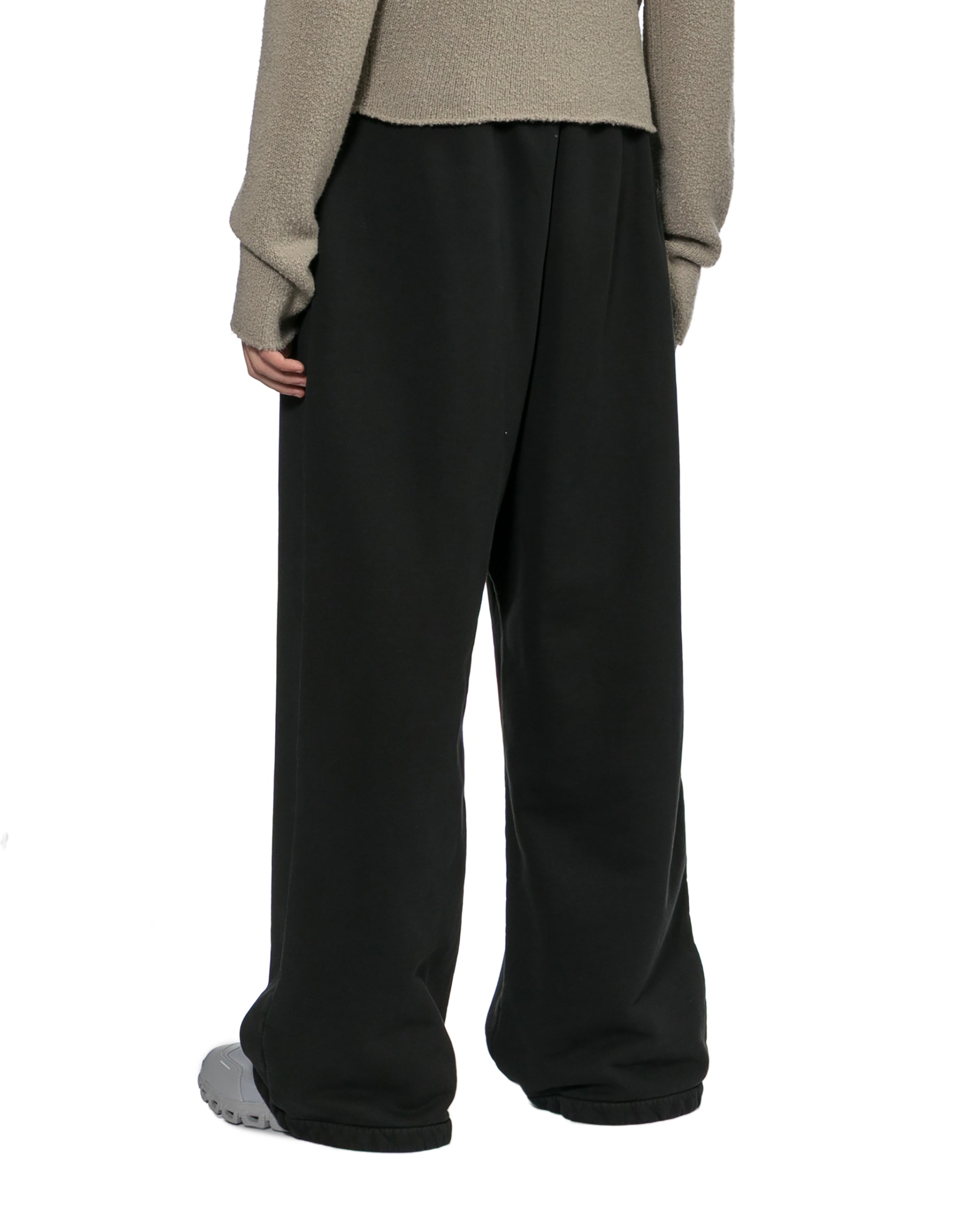 Wide-leg pants