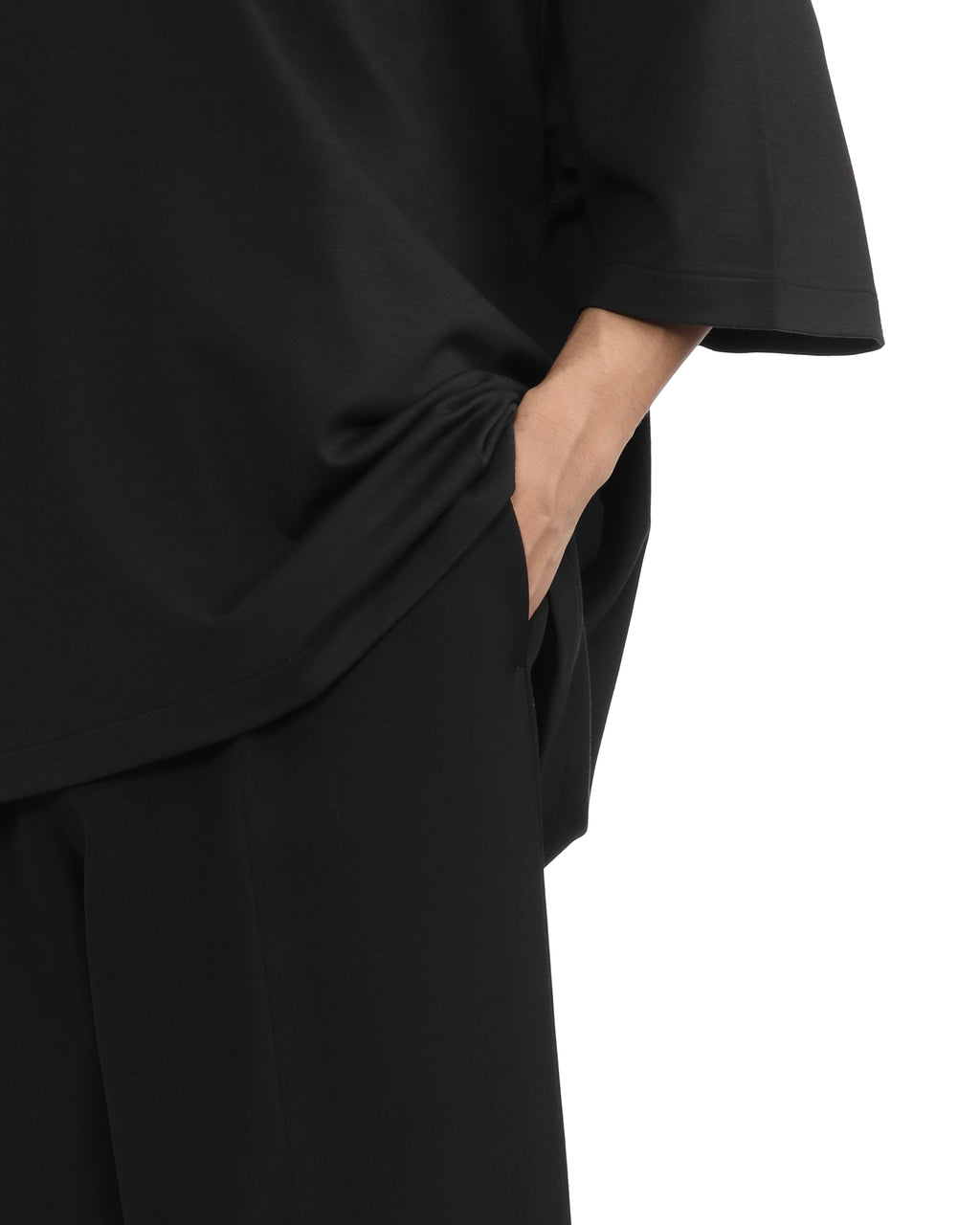 Single-pleat relaxed pants